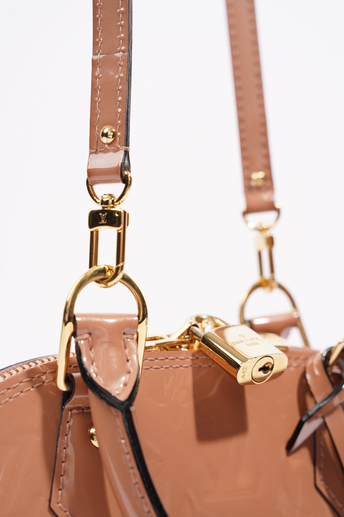 Louis Vuitton Womens Alma Rose Vernis BB Handbag