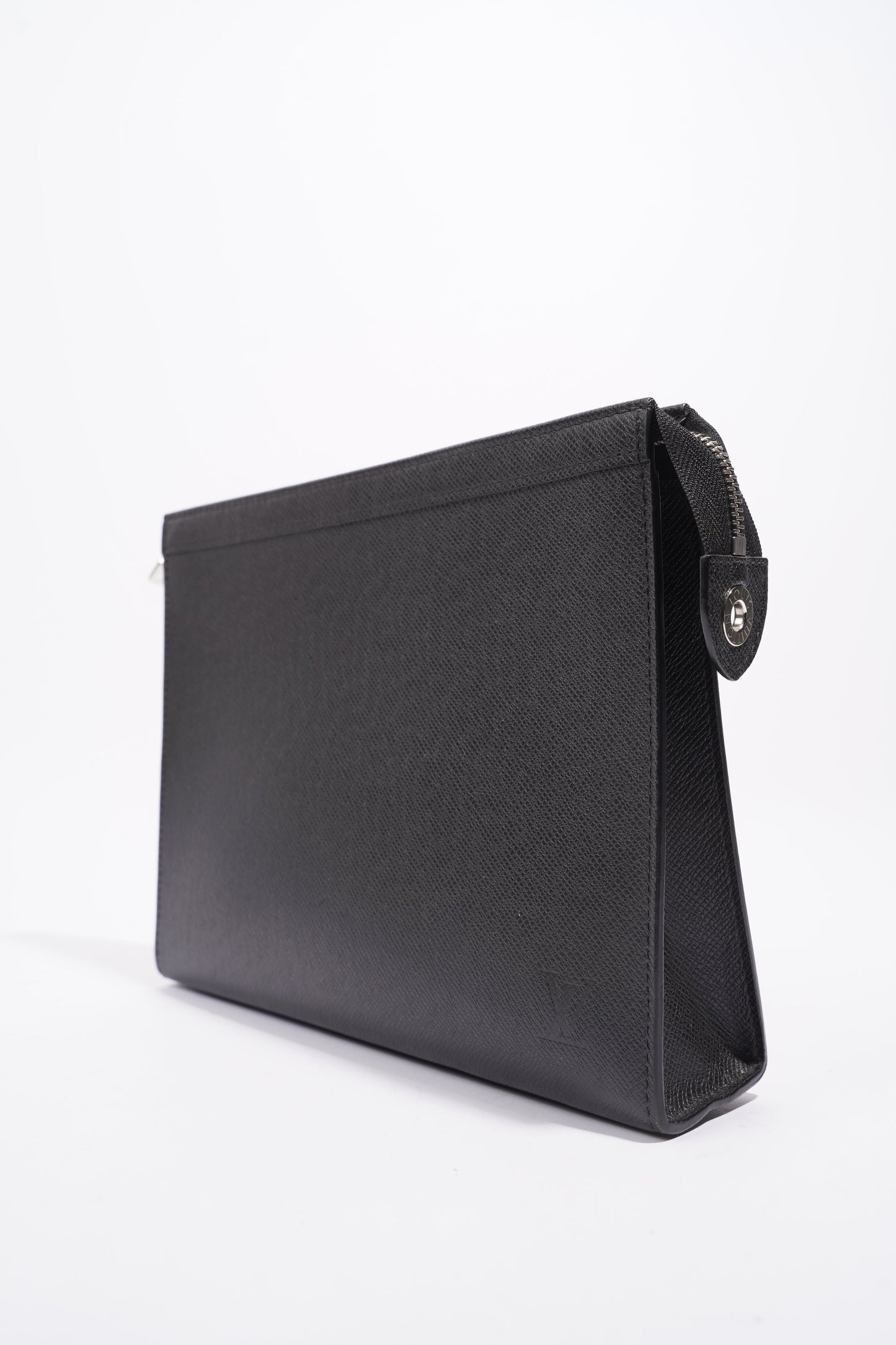 Louis Vuitton Mens Pochette Voyage Black MM Clutch
