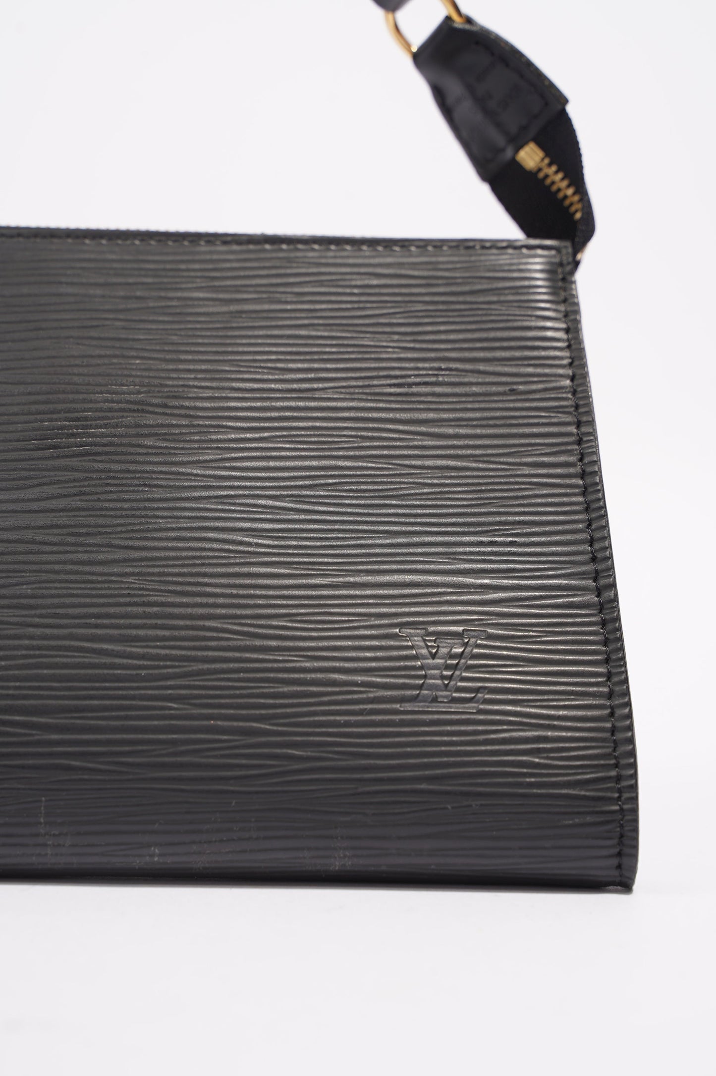 Louis Vuitton Womens Pochette Black Epi Leather Clutch