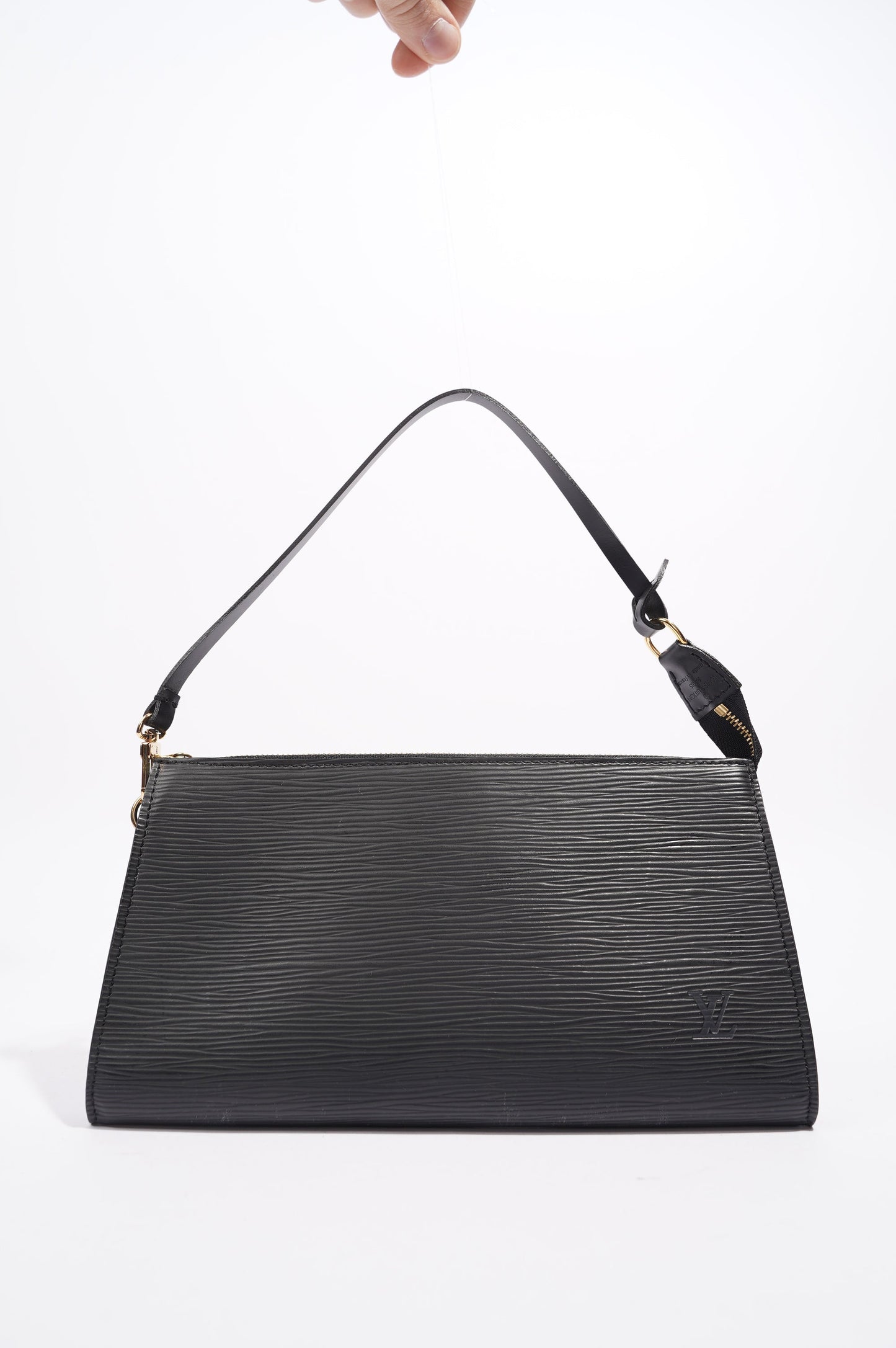 Louis Vuitton Womens Pochette Black Epi Leather Clutch
