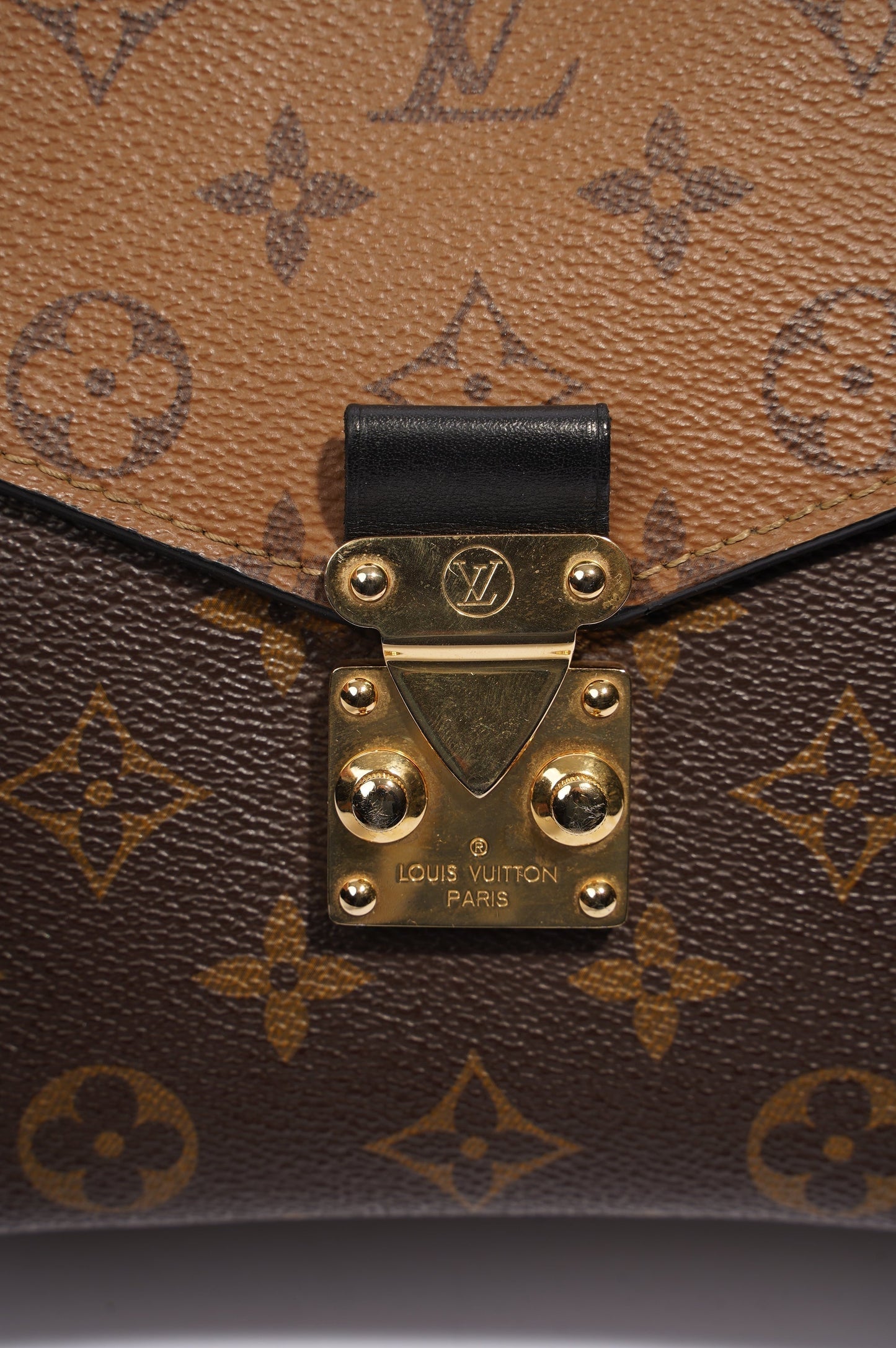 Louis Vuitton Womens Pochette Metis Reverse Monogram Canvas Clutch
