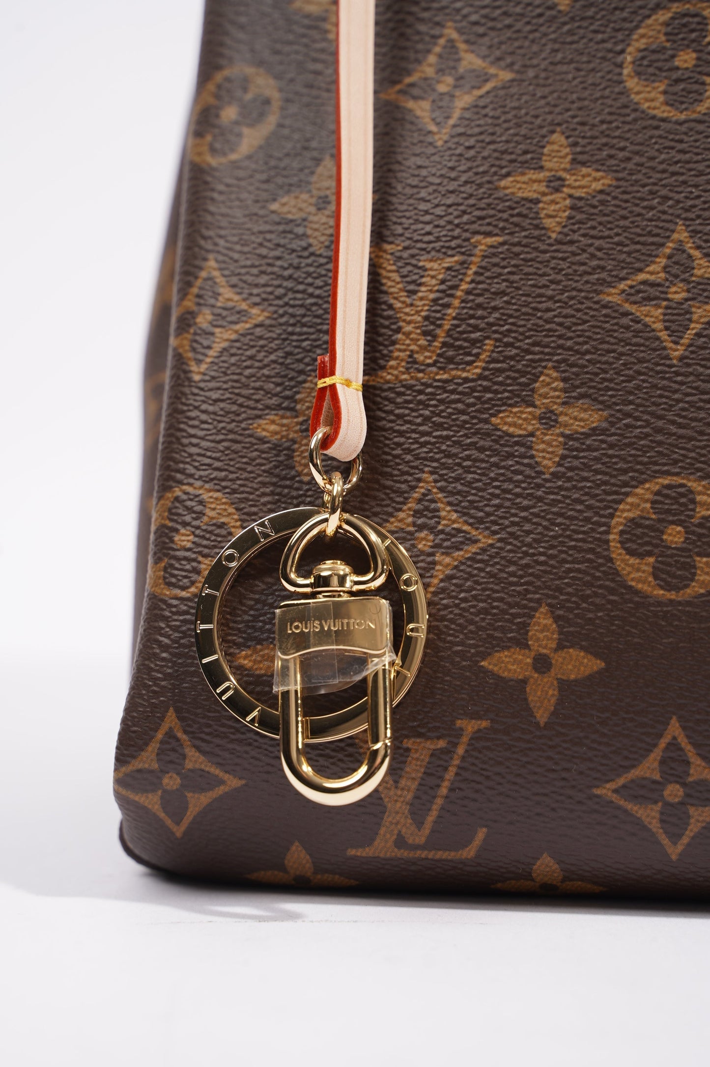 Louis Vuitton Womens Artsy Monogram Cream MM Handbag