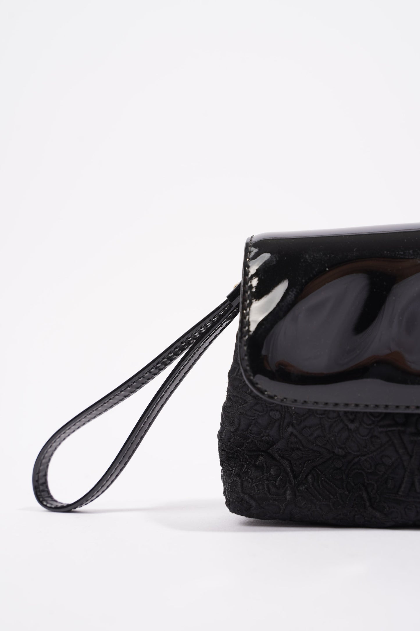 Louis Vuitton Womens Patent Clutch Black