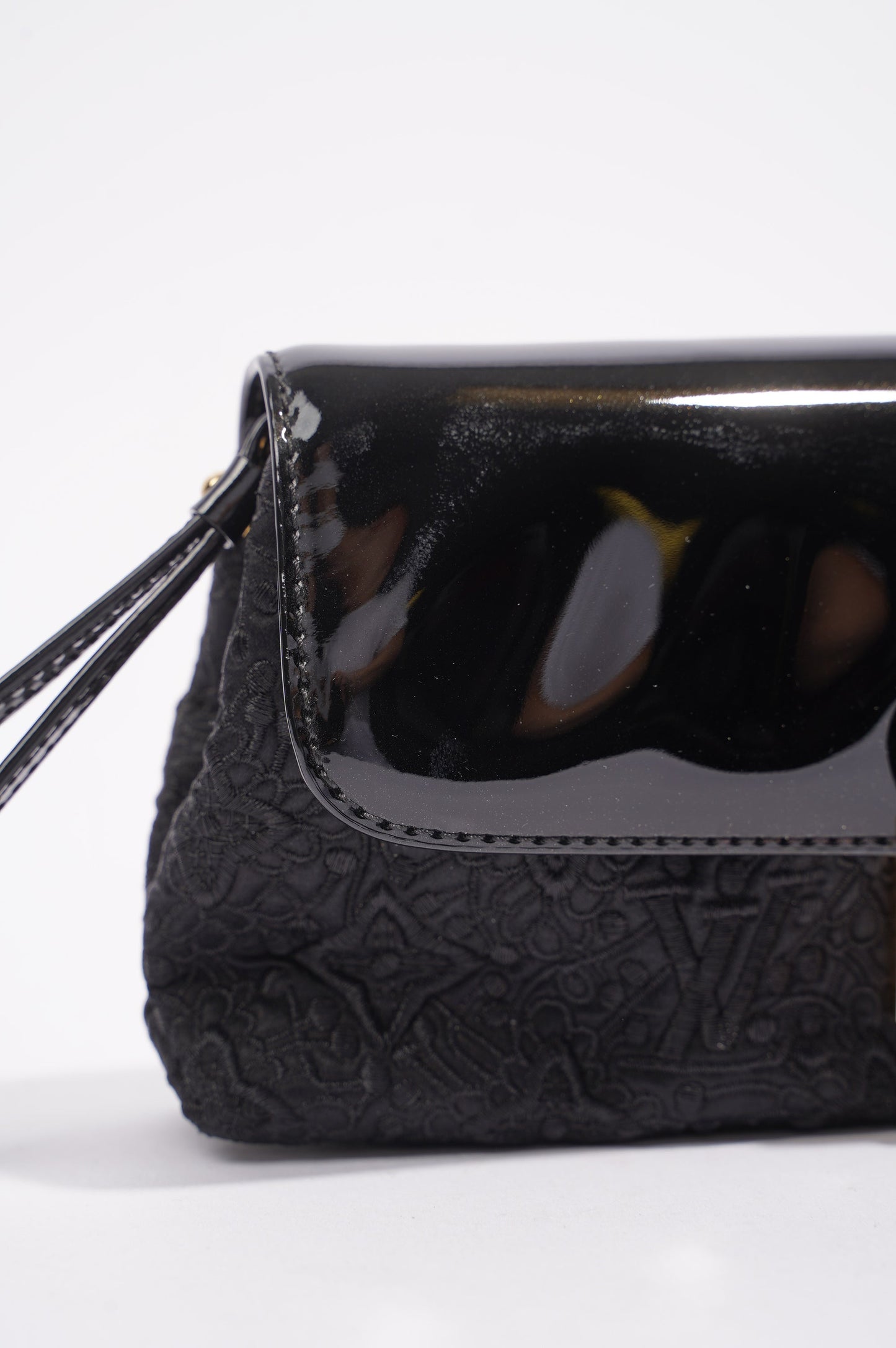Louis Vuitton Womens Patent Clutch Black