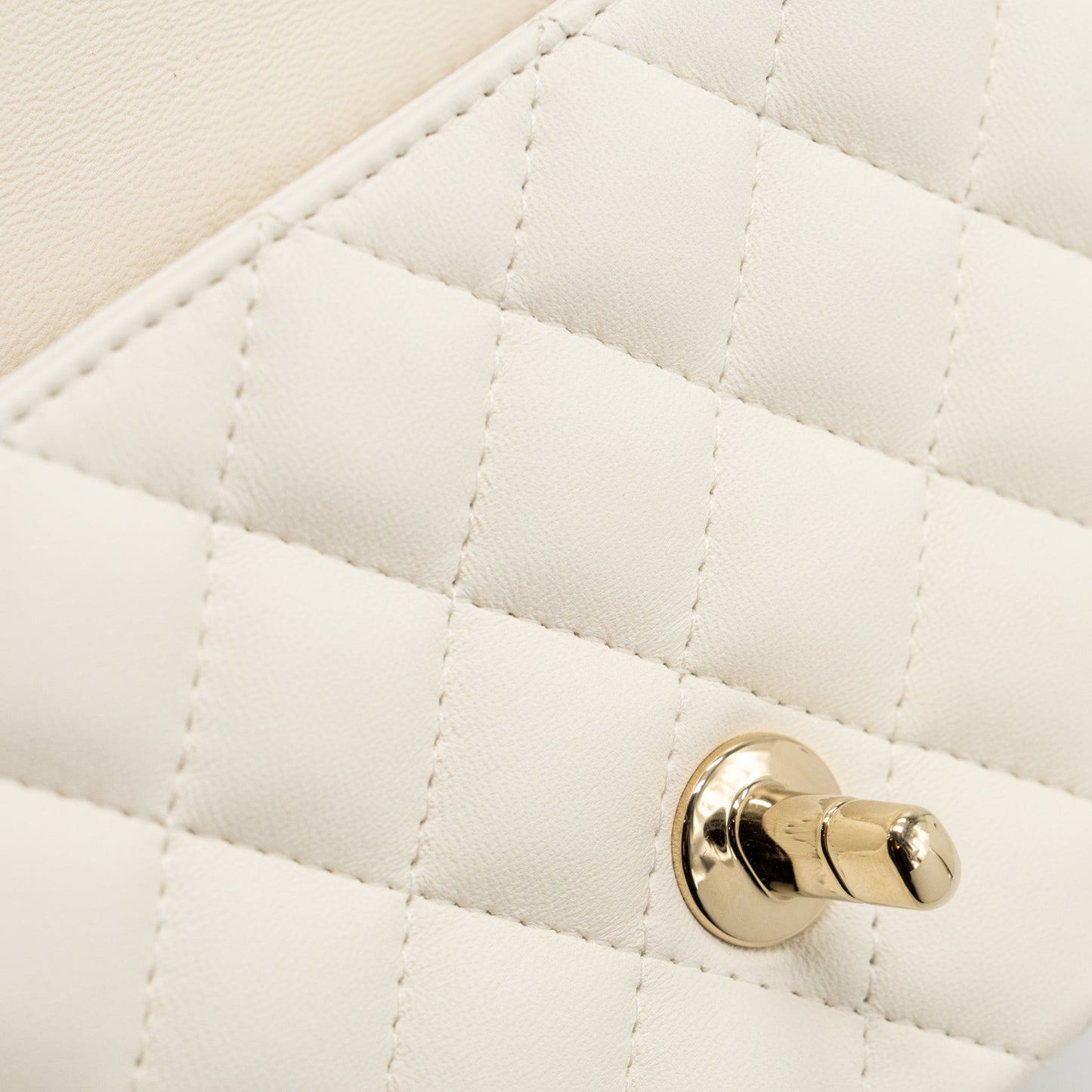 Chanel Mini Rectangular Flap Bag Lambskin White L (microchip)