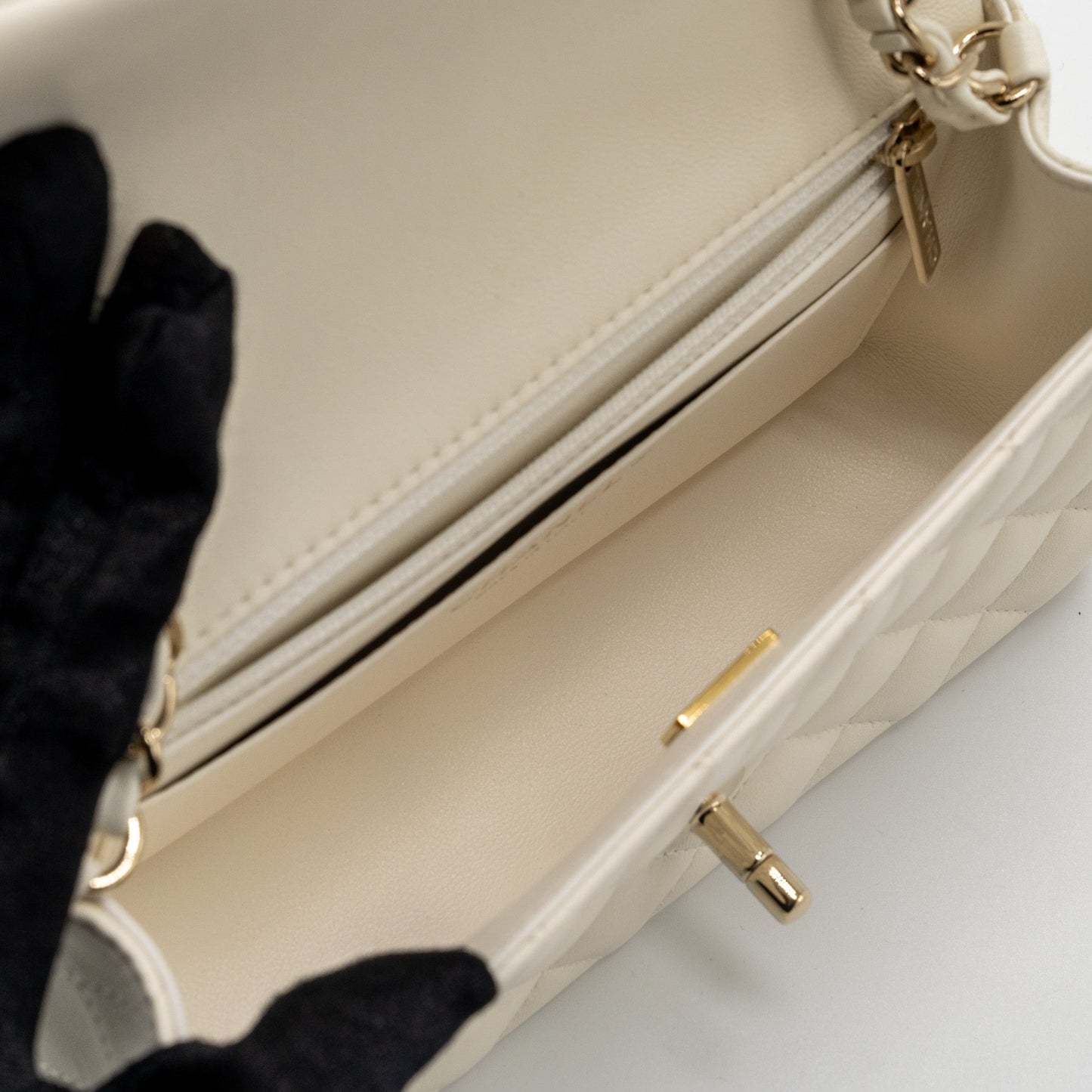 Chanel Mini Rectangular Flap Bag Lambskin White L (microchip)
