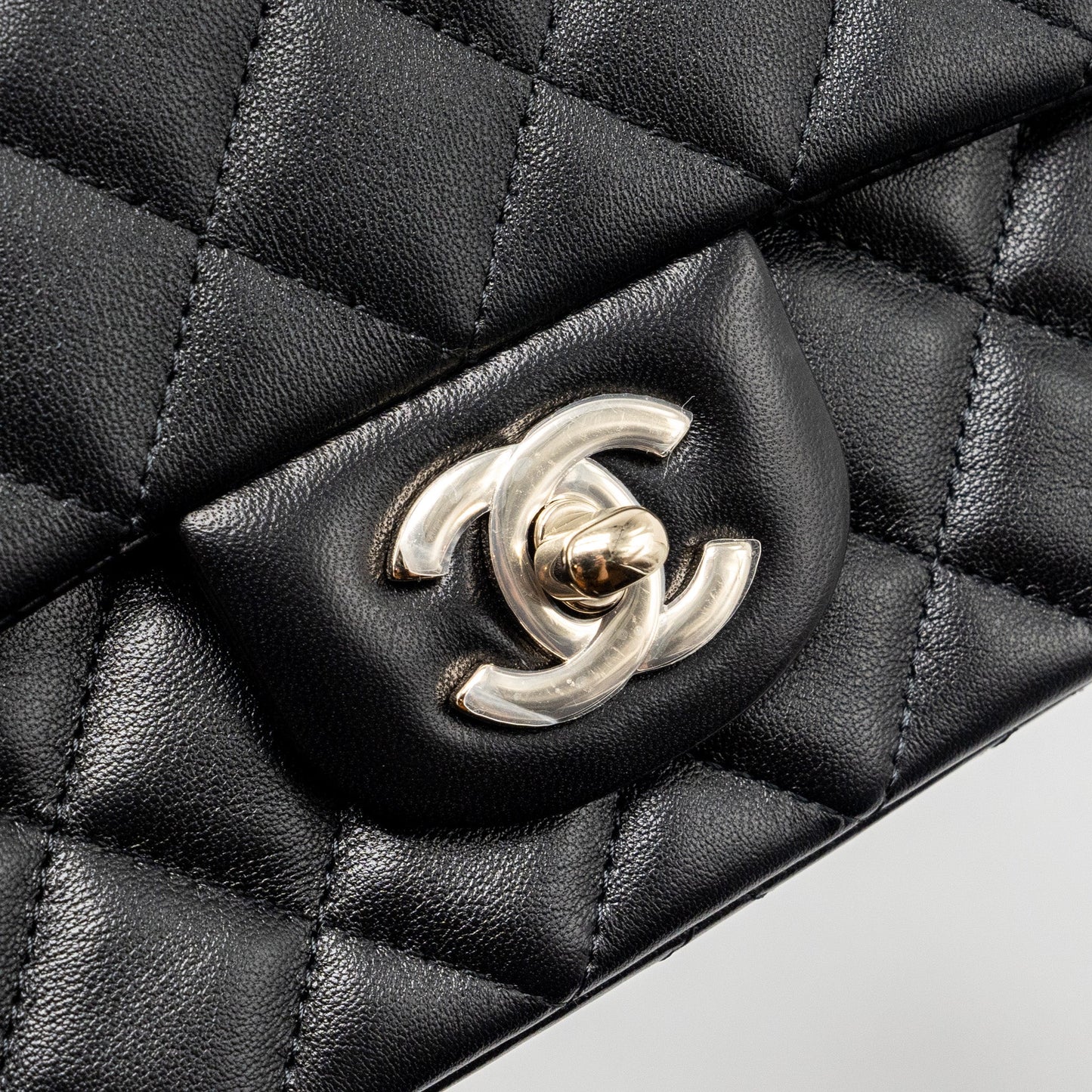 Chanel mini rectangular flap bag lambskin black L (Microchip)