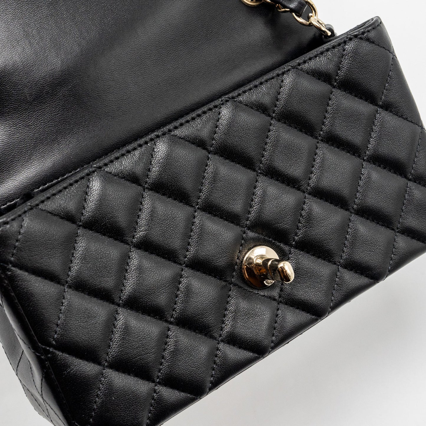 Chanel mini rectangular flap bag lambskin black L (Microchip)