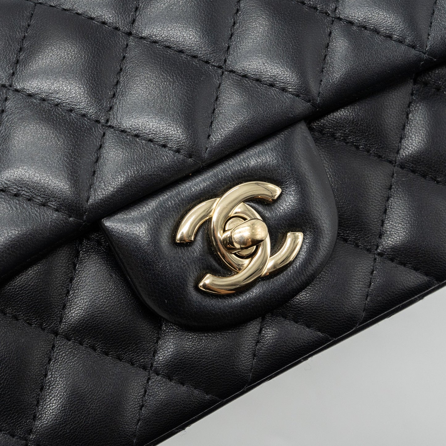 Chanel Classic Mini Rectangular Flap Bag Lambskin Black L (Microchip)