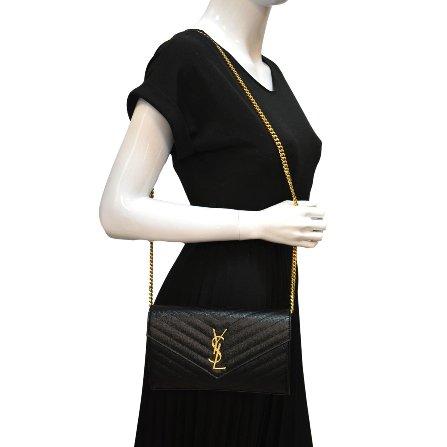 YVES SAINT LAURENT Chevron Grain De Poudre Envelope Chain Bag Black -