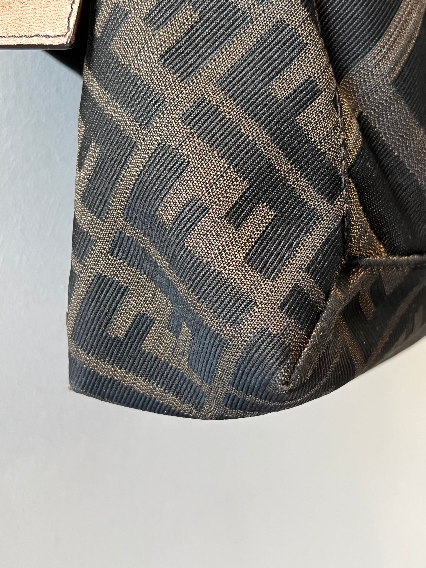 FENDI MAXI BAGUETTE SHOULDER BAG