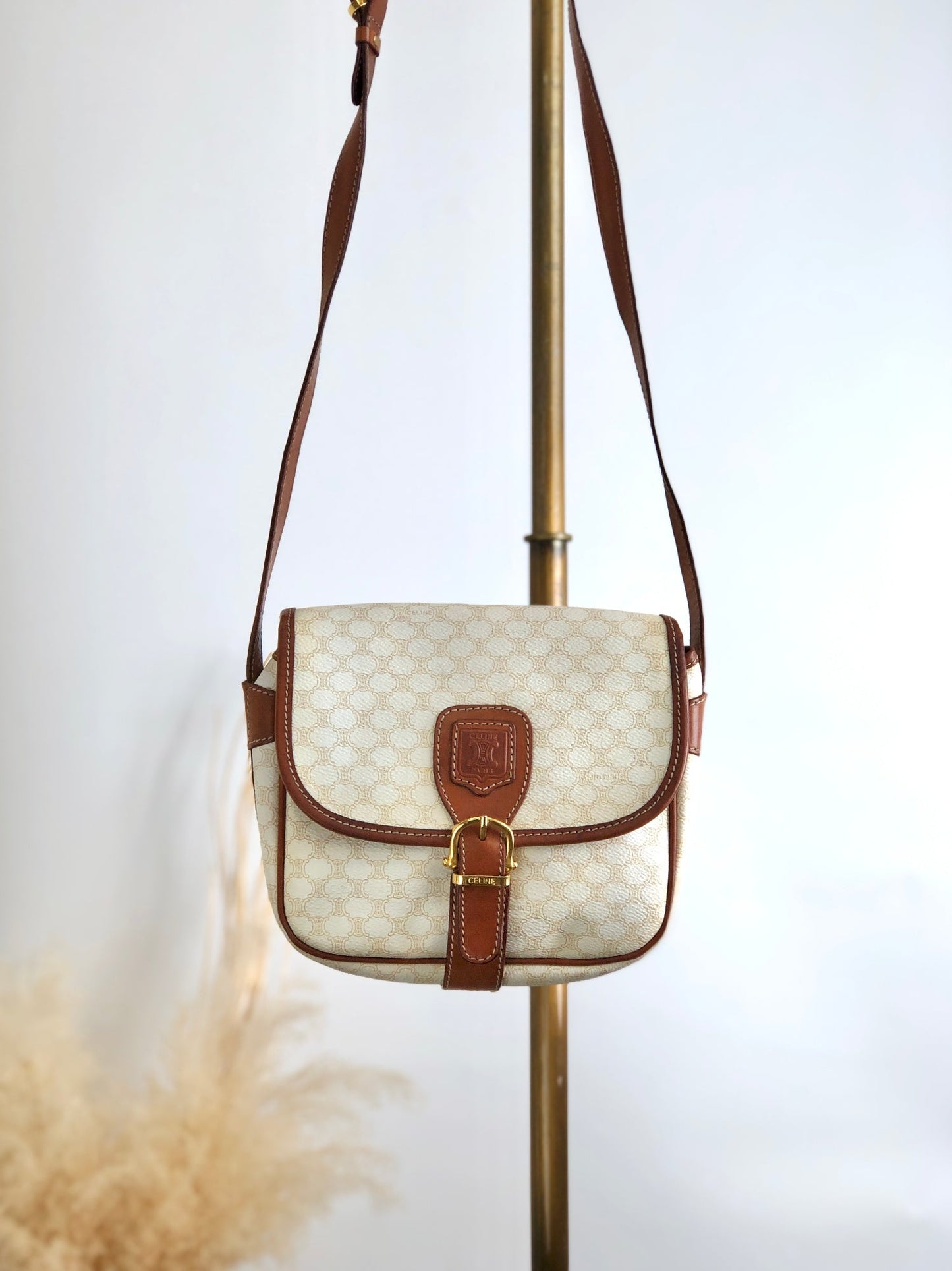CELINE Front Buckle Shoulder bag White s4pk6f