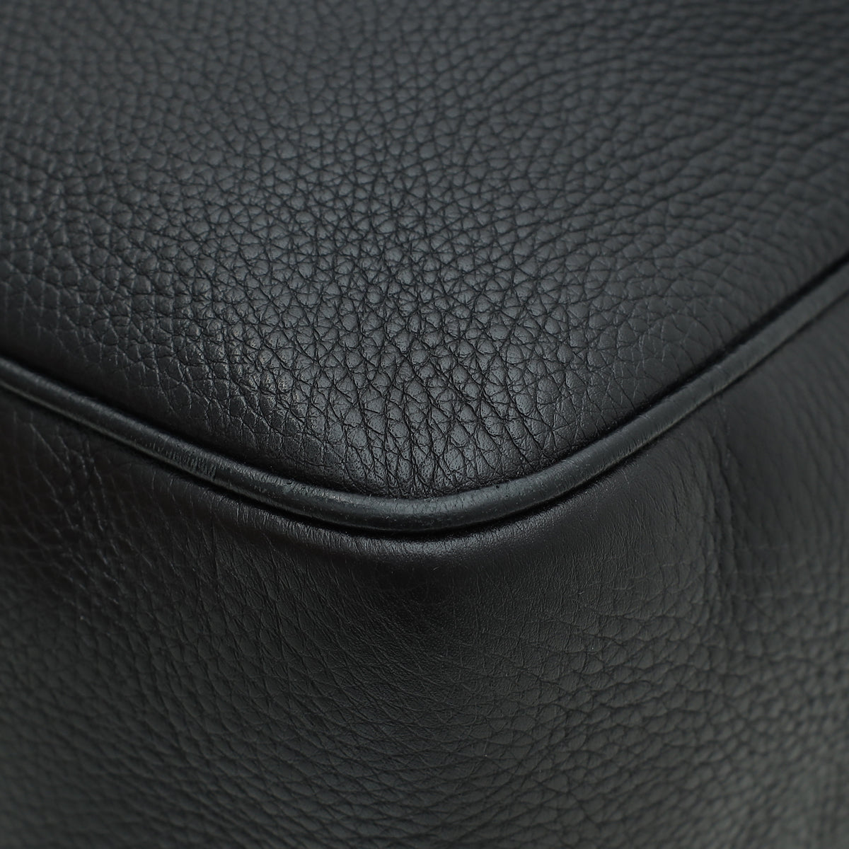 Gucci Chain Leather Shoulder Bag