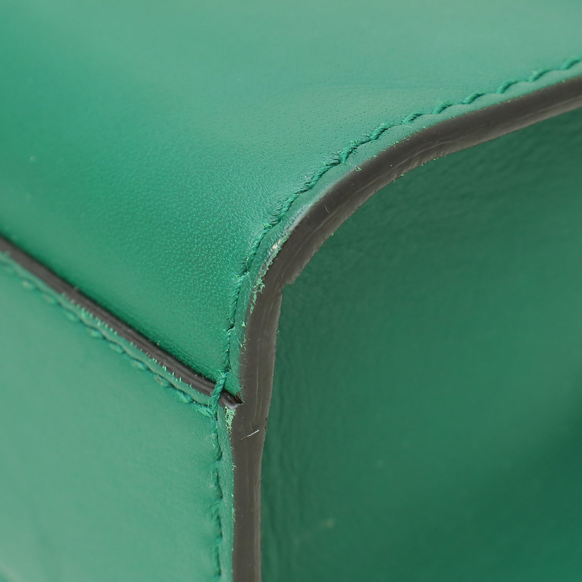 Gucci Chain Leather Shoulder Bag