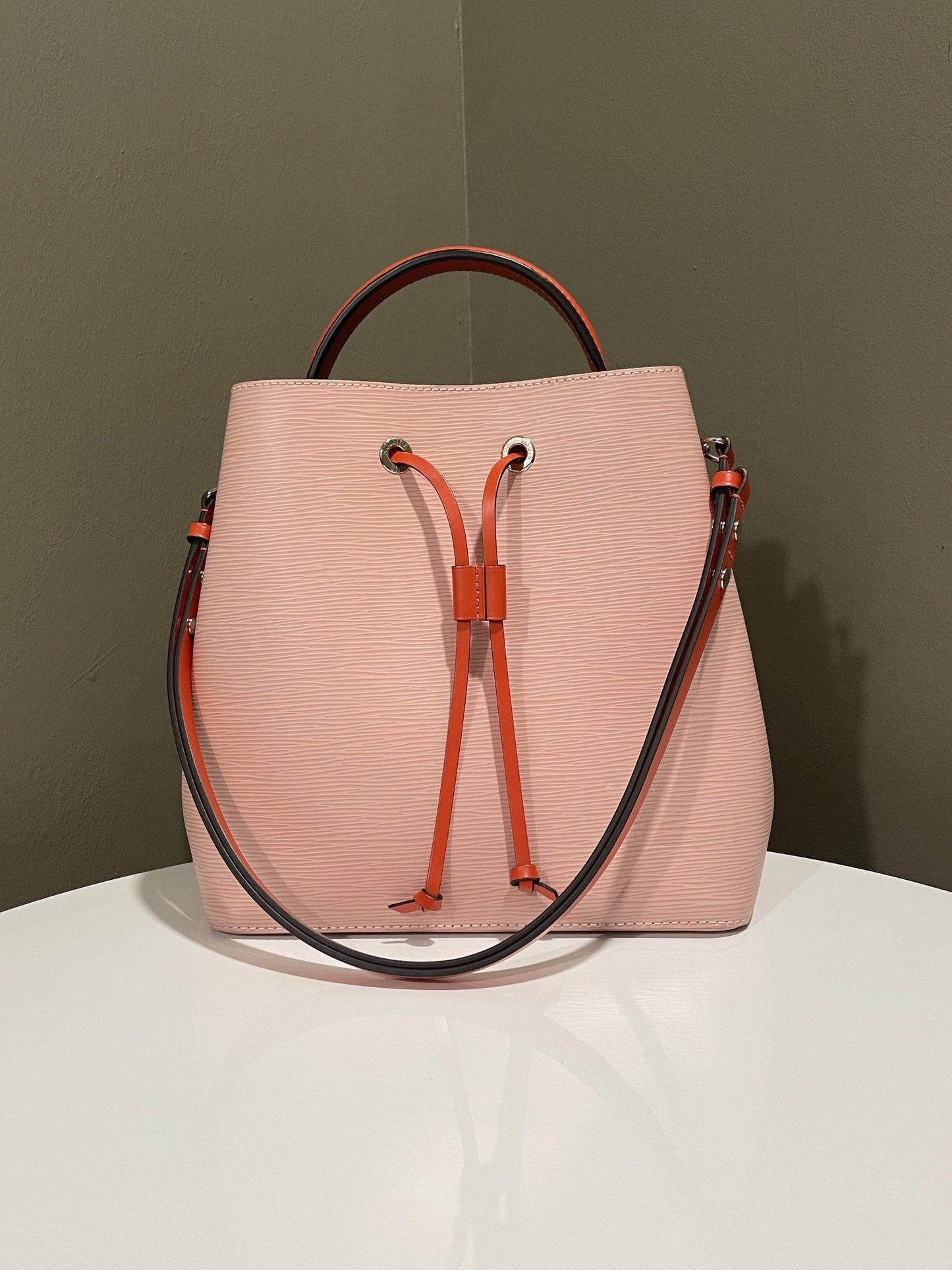 Louis Vuitton Neonoe MM Rose Ballerine / Orange Epi Handbag