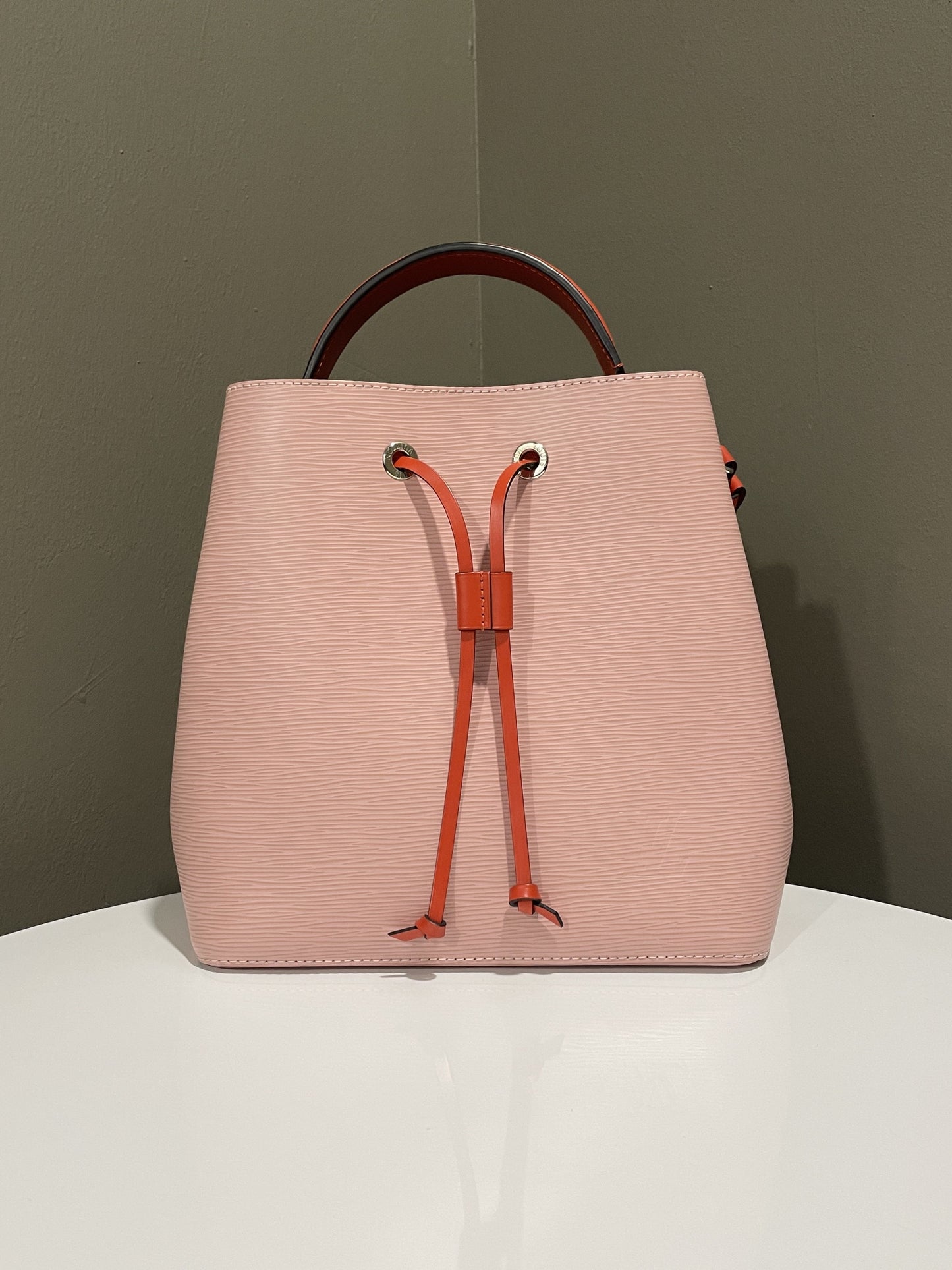 Louis Vuitton Neonoe MM Rose Ballerine / Orange Epi Handbag