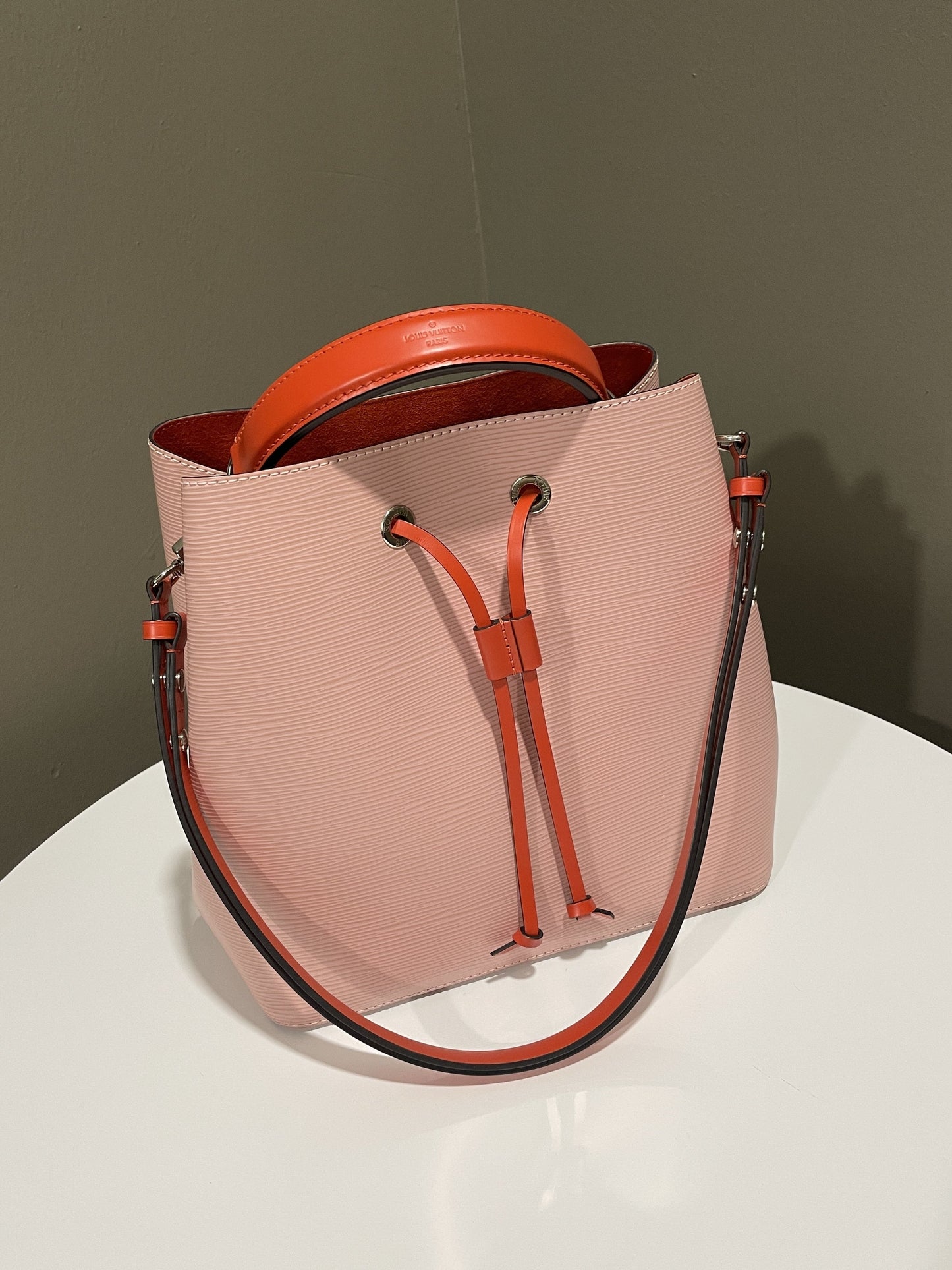 Louis Vuitton Neonoe MM Rose Ballerine / Orange Epi Handbag