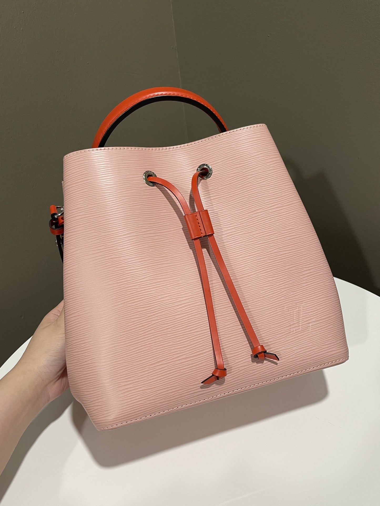 Louis Vuitton Neonoe MM Rose Ballerine / Orange Epi Handbag