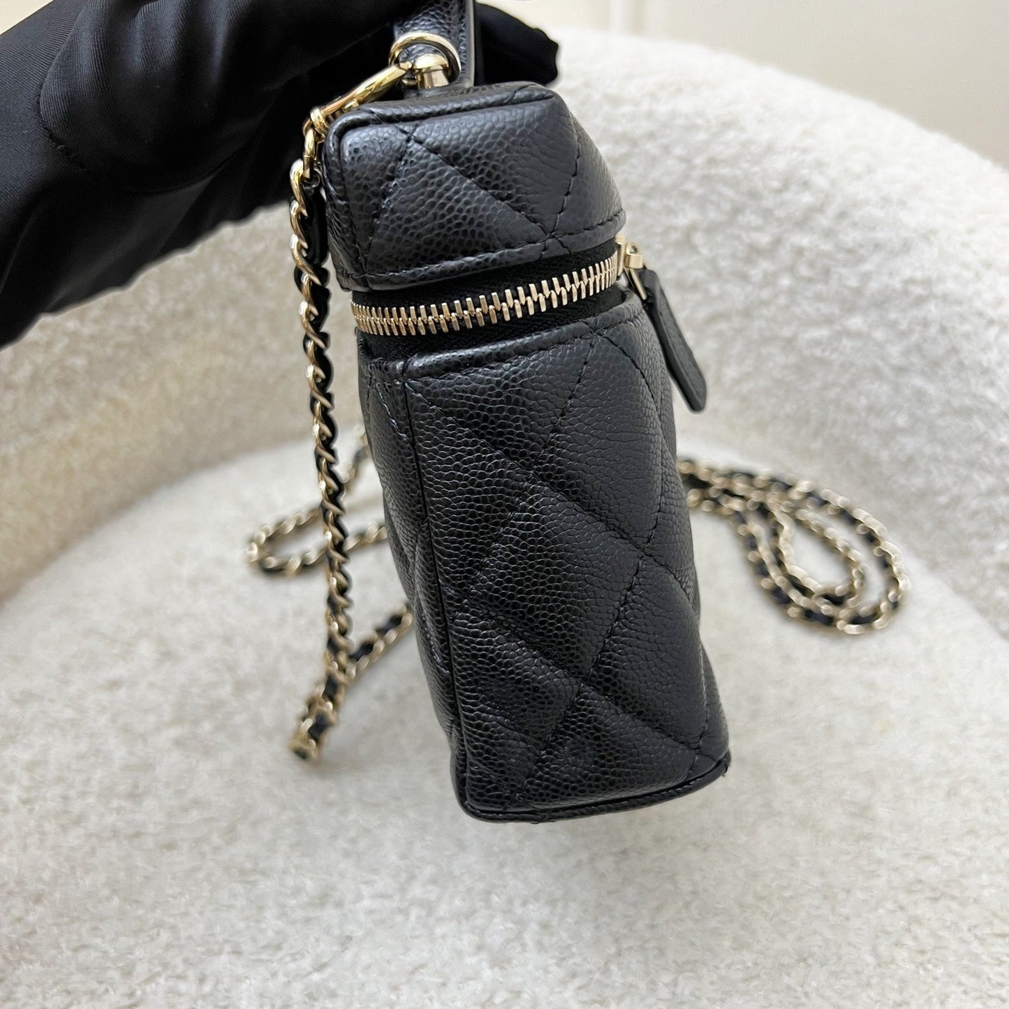 [Below Retail!] Chanel 25P Vanity / Clutch with Chain (LP Style Bag) in Black Caviar and LGHW (Model: AP4385)
