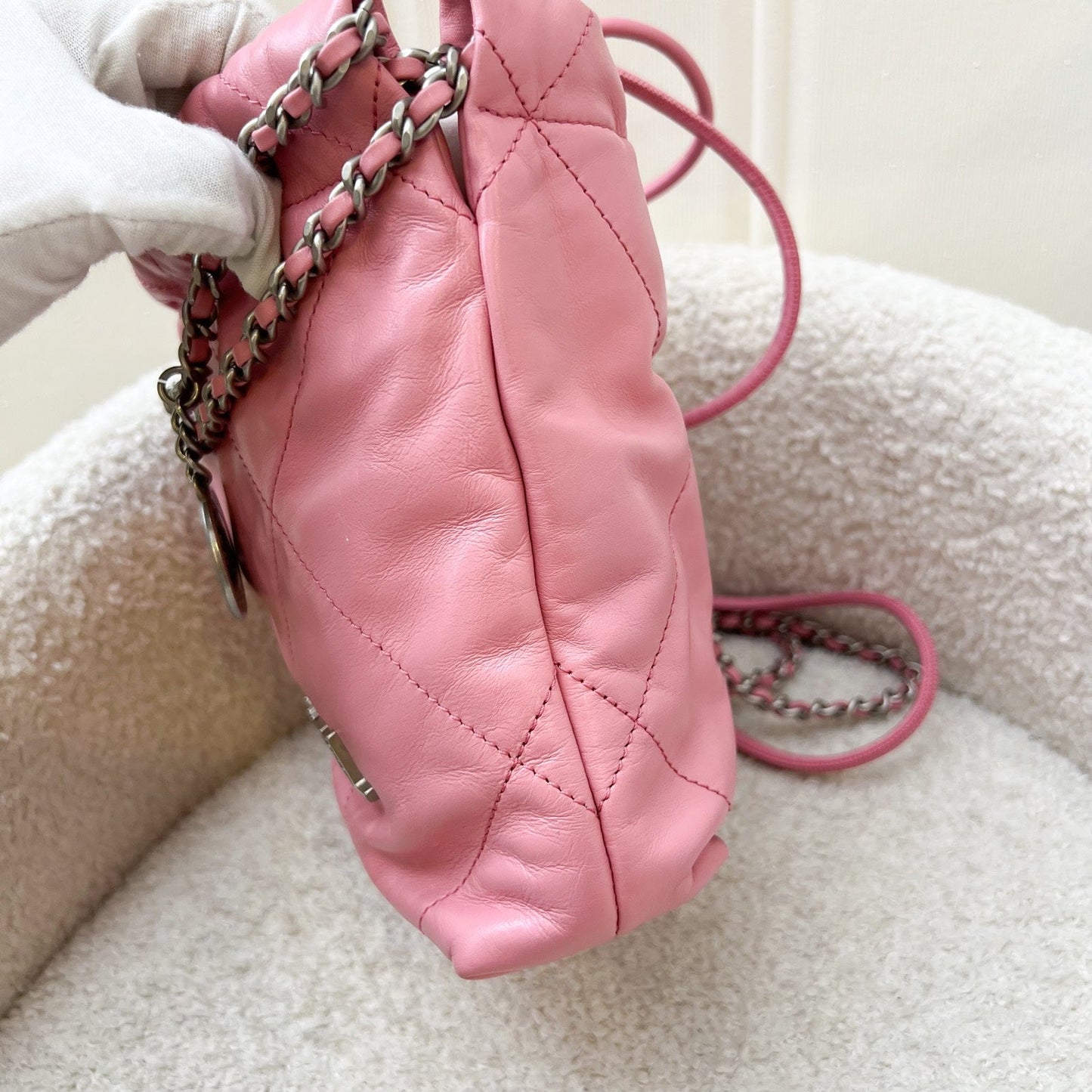 Chanel 22 Mini Hobo Handbag in Pink Shiny Calfskin and SHW (Model: AS3980)