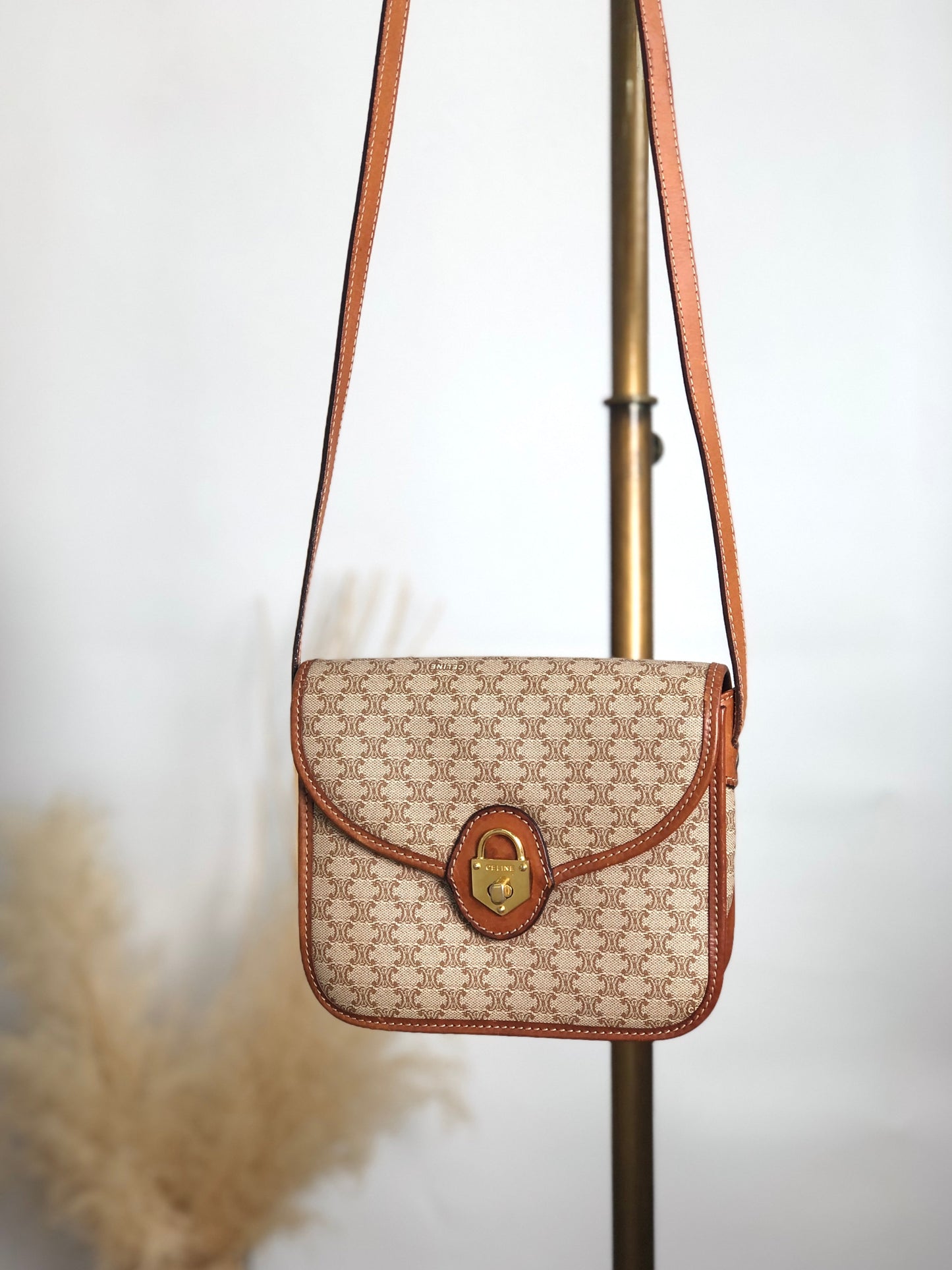 CELINE Macadam Turn Lock Shoulder bag Beige 5t7ci2