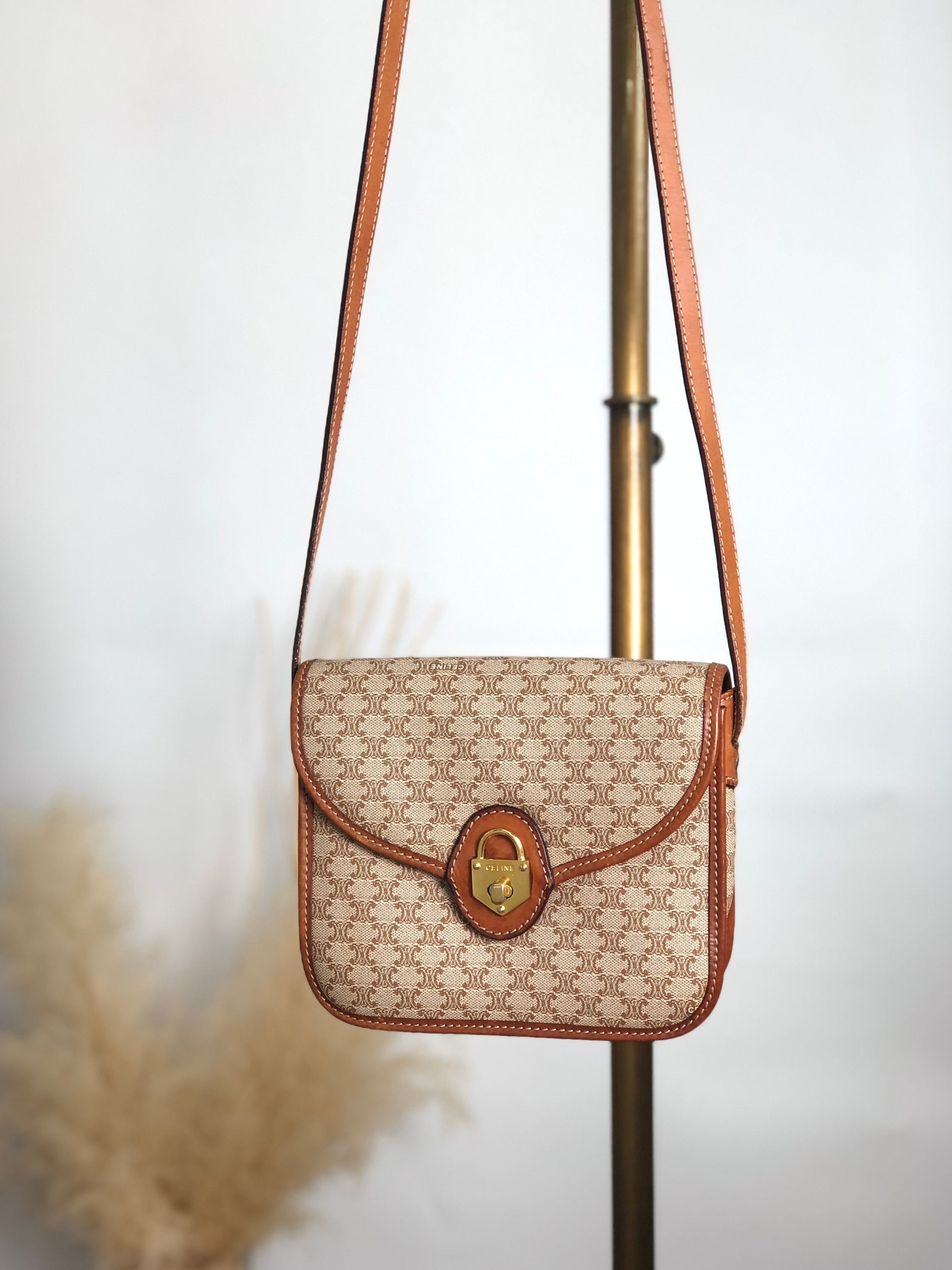 CELINE Macadam Turn Lock Shoulder bag Beige 5t7ci2