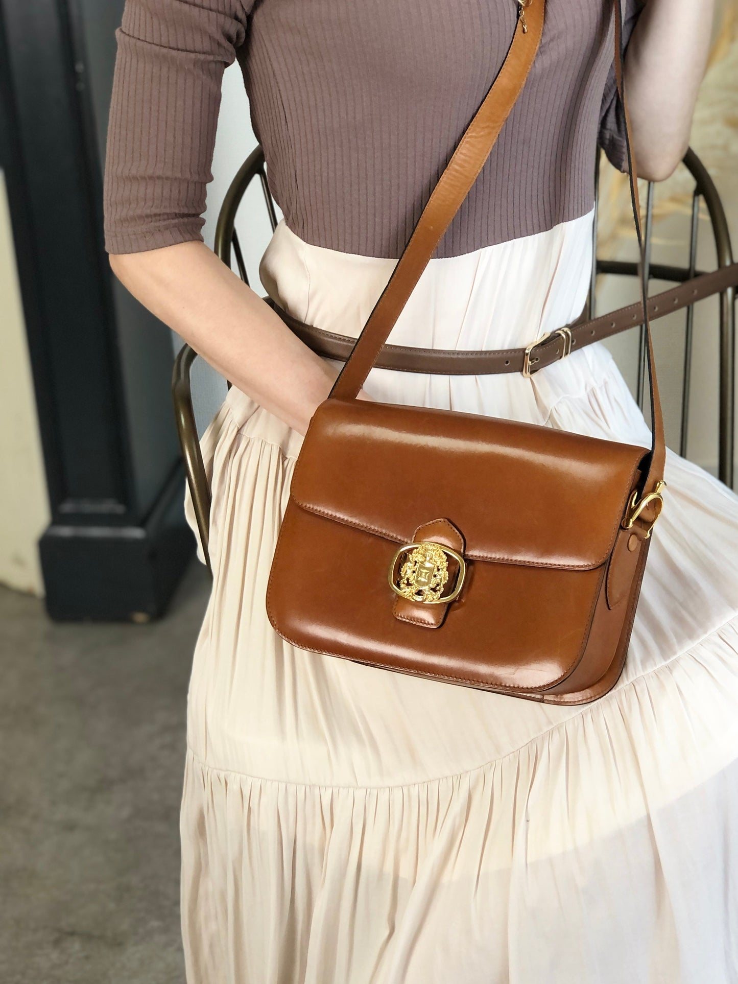 CELINE Emblem Motif Shoulder bag Camel 4zs7bs