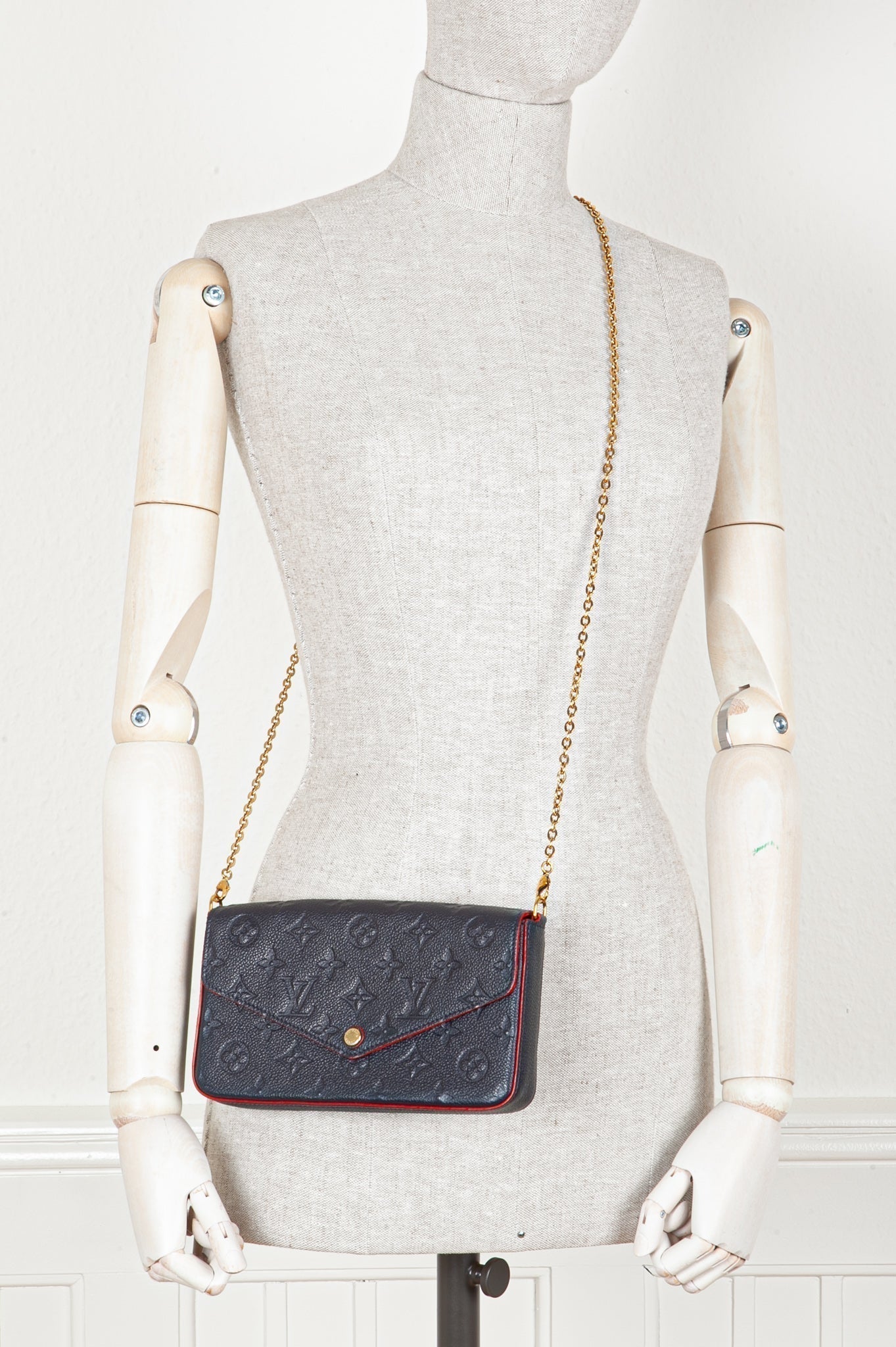 LOUIS VUITTON Felicie Pochette MNG Empreinte Navy Clutch