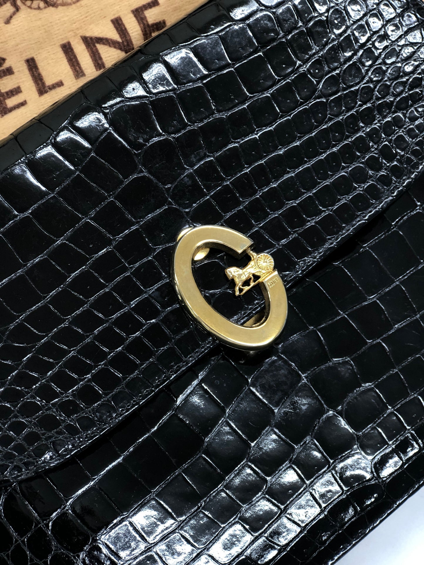 CELINE C logo Horse carriage Crocodile embossed leather Shoulder bag Black Old CELINE 6tmne2