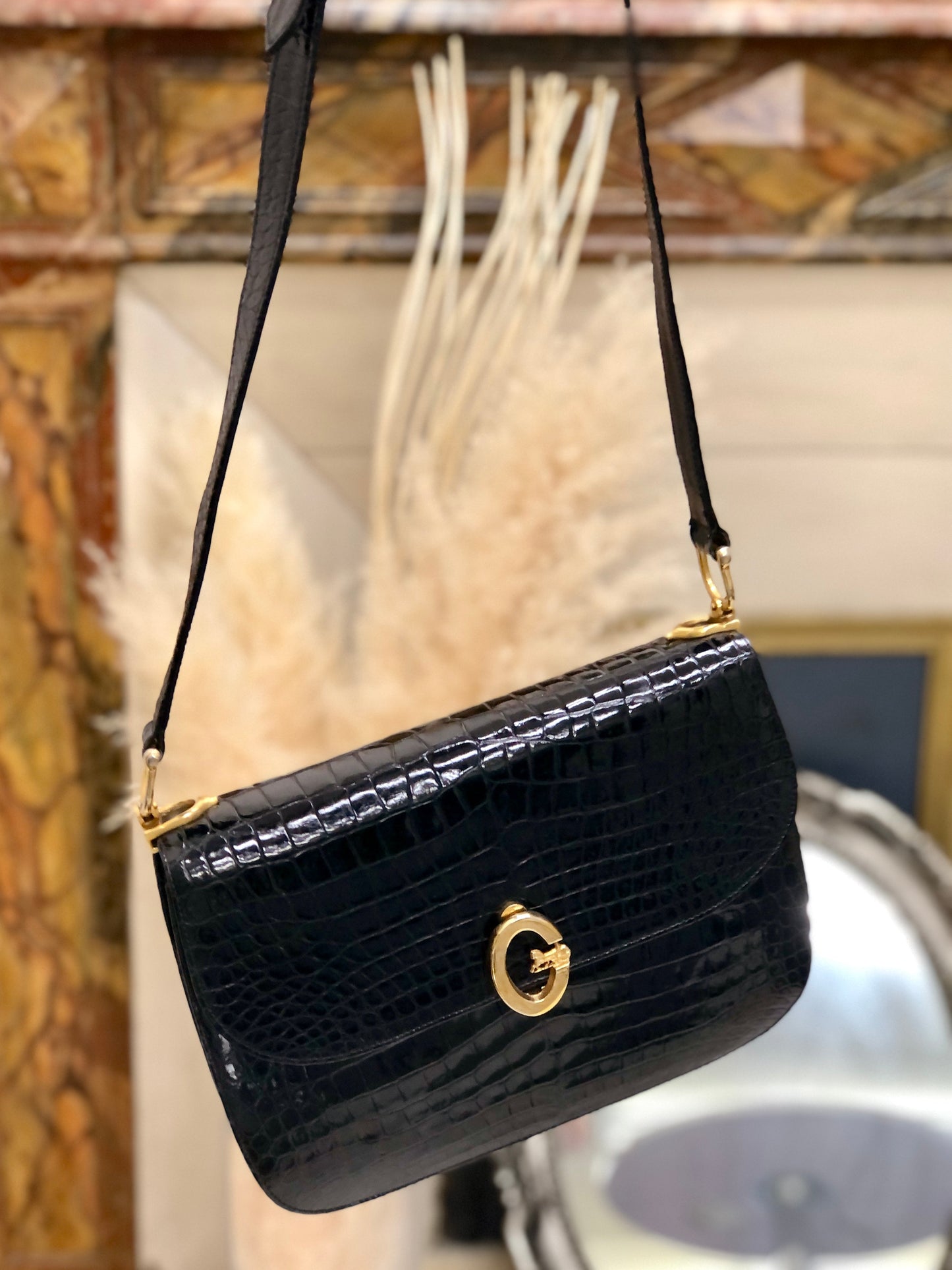 CELINE C logo Horse carriage Crocodile embossed leather Shoulder bag Black Old CELINE 6tmne2