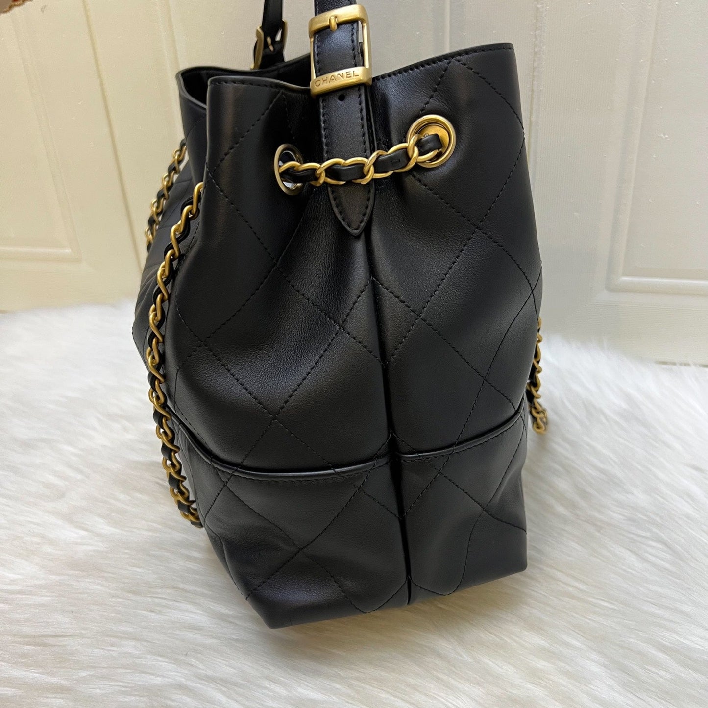 Chanel 25A Tote / Shopping Bag in Black Leather and AGHW (Model: AS5634)