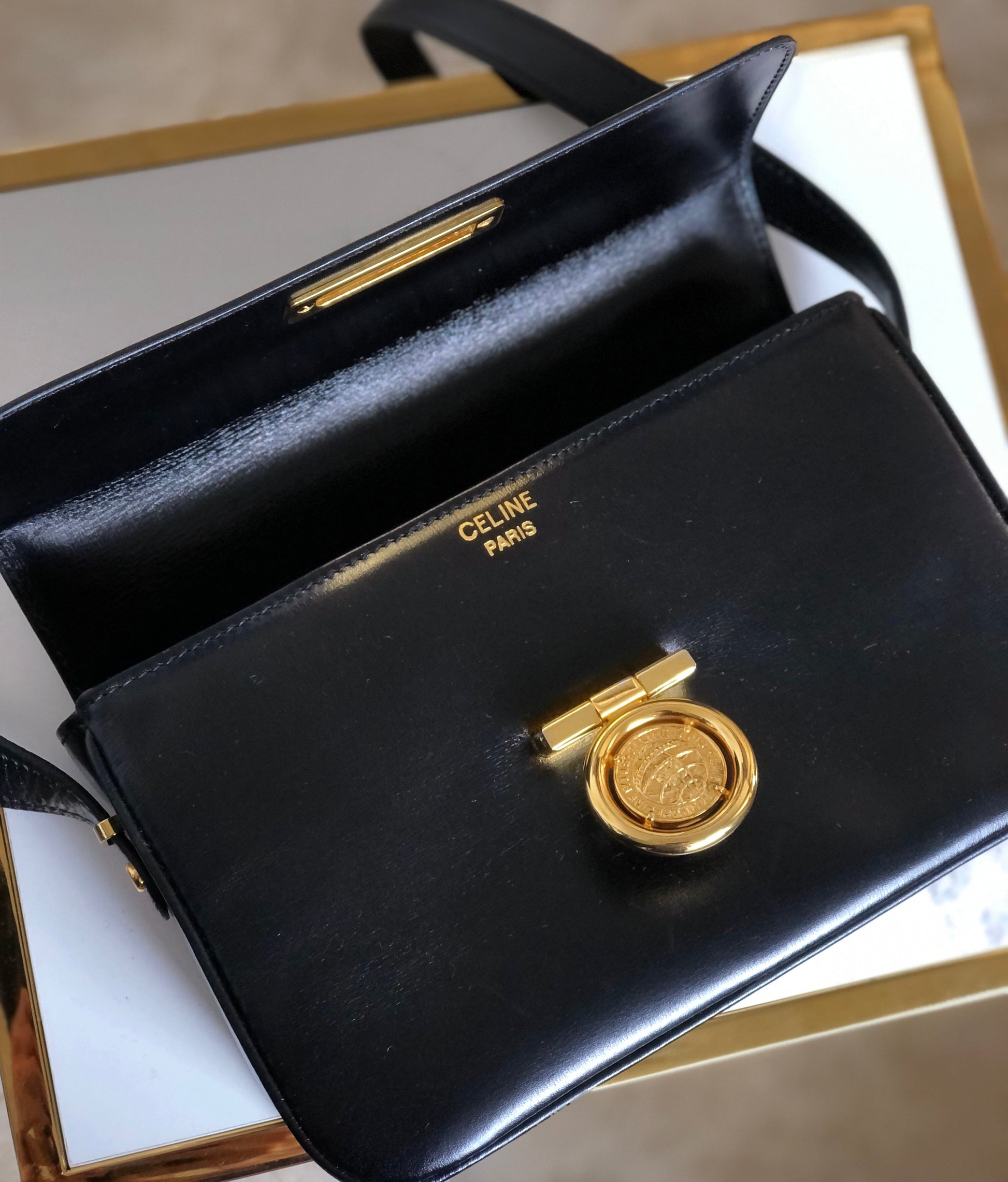 CELINE Medal motif Leather Crossbody Shoulder bag Black Old Celine 3sn772