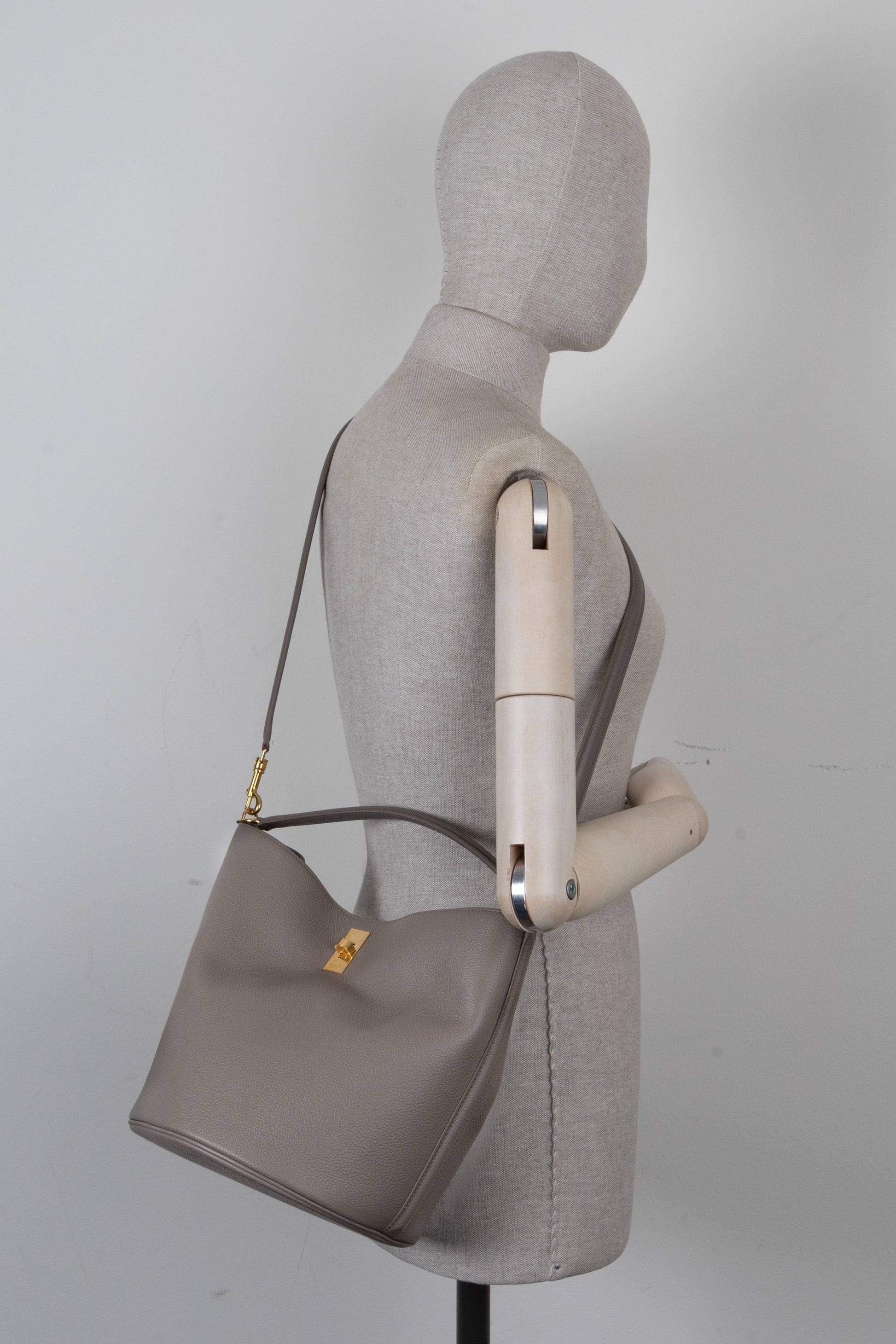 CELINE Bucket Bag Pebble