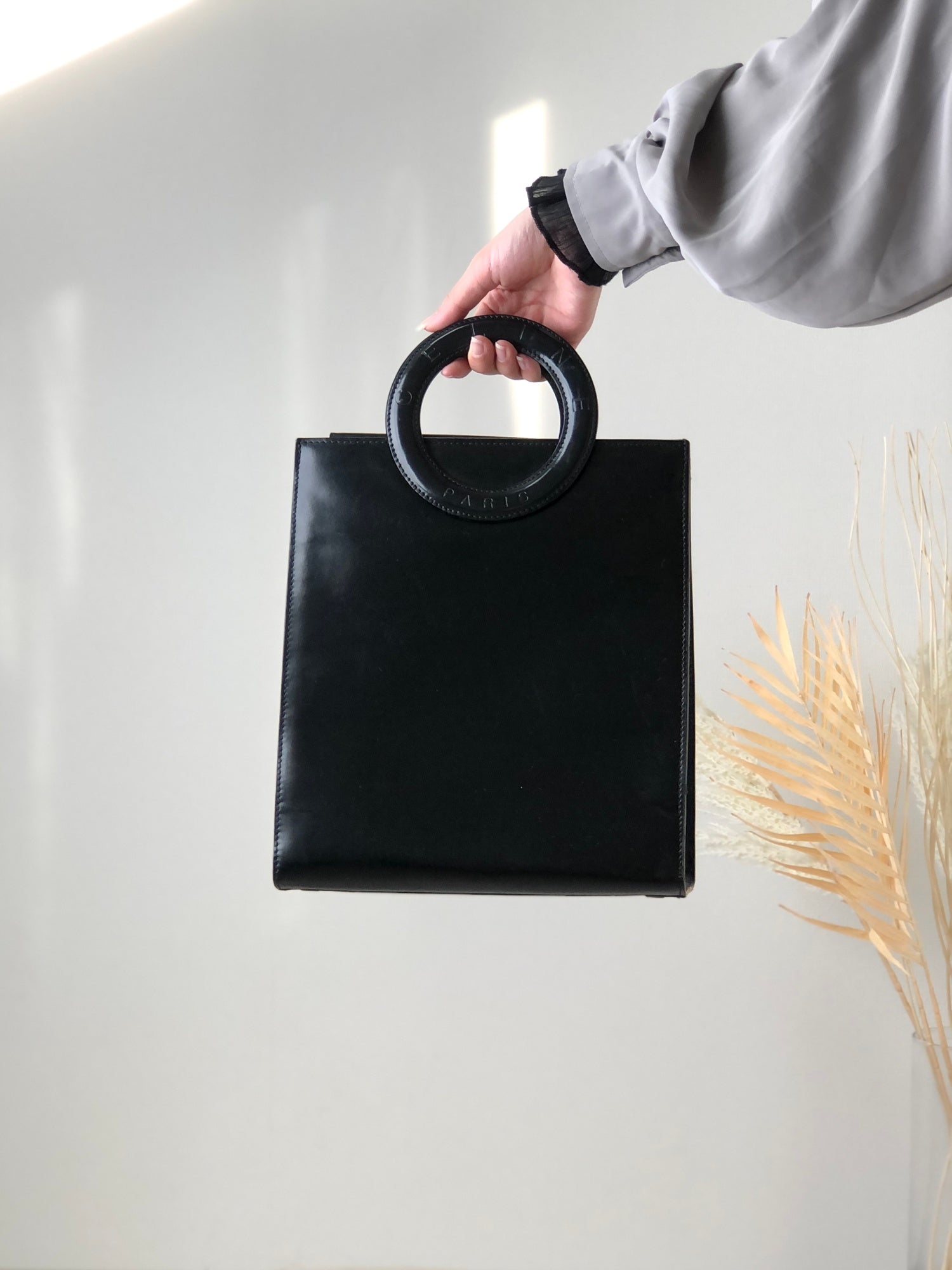 CELINE Circle Logo Handbag Black dgpp8w