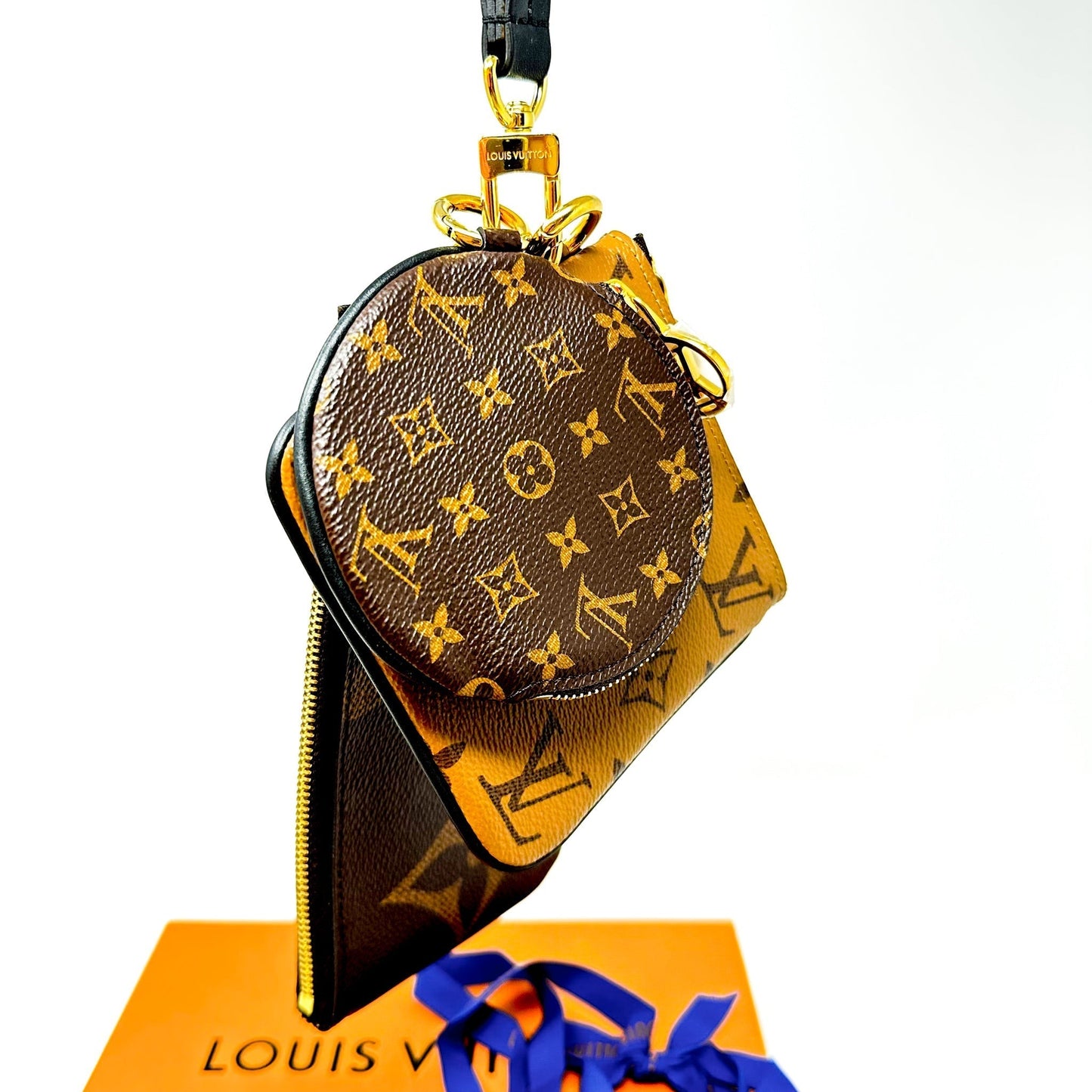 LOUIS VUITTON Reverse Monogram Giant Trio Pouch Clutch