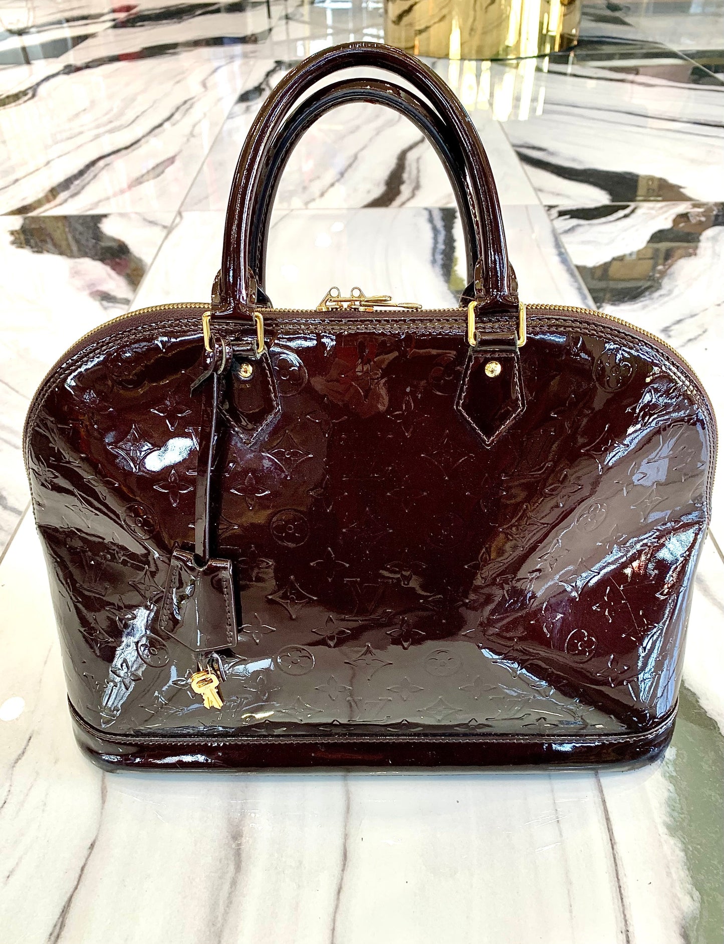LOUIS VUITTON VERNIS ALMA GM AMARANTE Handbag
