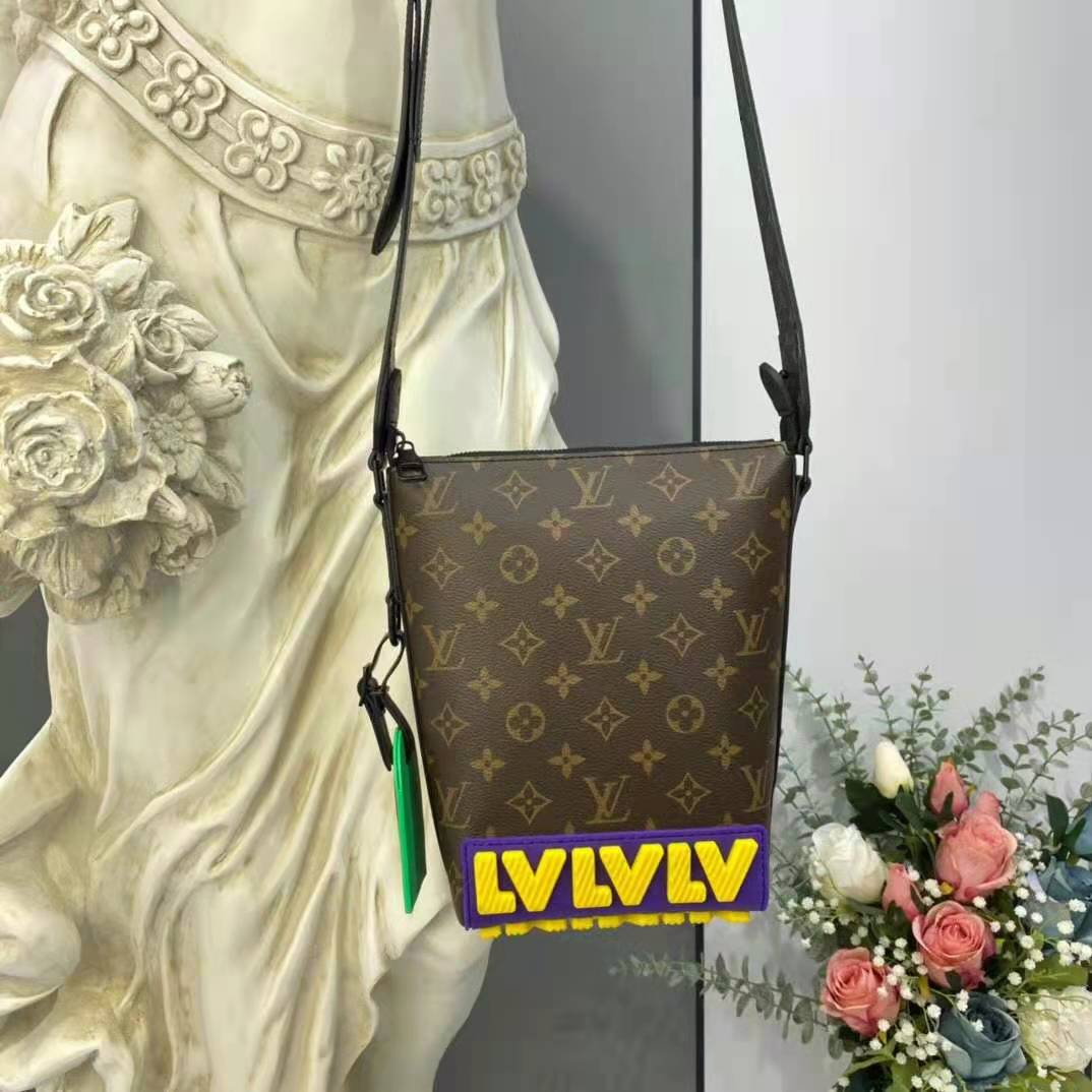 Louis Vuitton LV Unisex Cruiser Messenger Monogram Coated Canvas Cowhide Leather Handbag