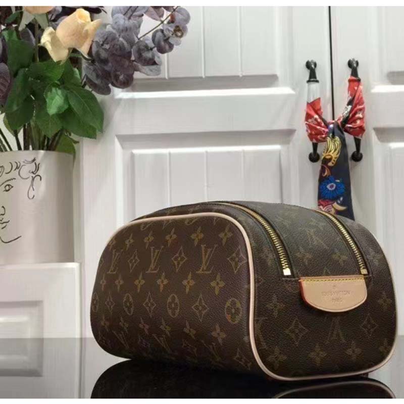 Louis Vuitton LV Unisex Dopp Kit Toilet Pouch Brown Monogram Coated Canvas Clutch