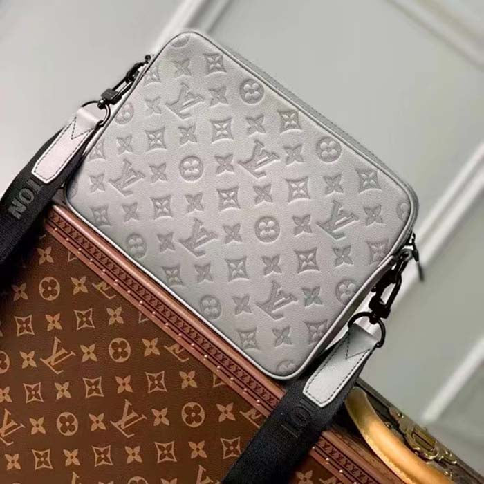 Louis Vuitton LV Unisex Trio Messenger Anthracite Gray Calf Leather Cowhide Handbag