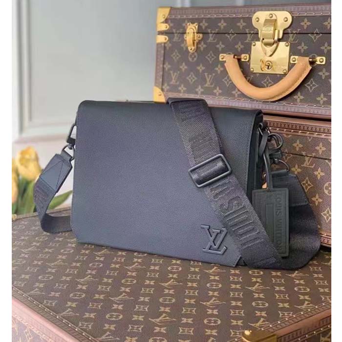Louis Vuitton Unisex LV Aerogram Takeoff Messenger Black Grained Calf Leather Handbag