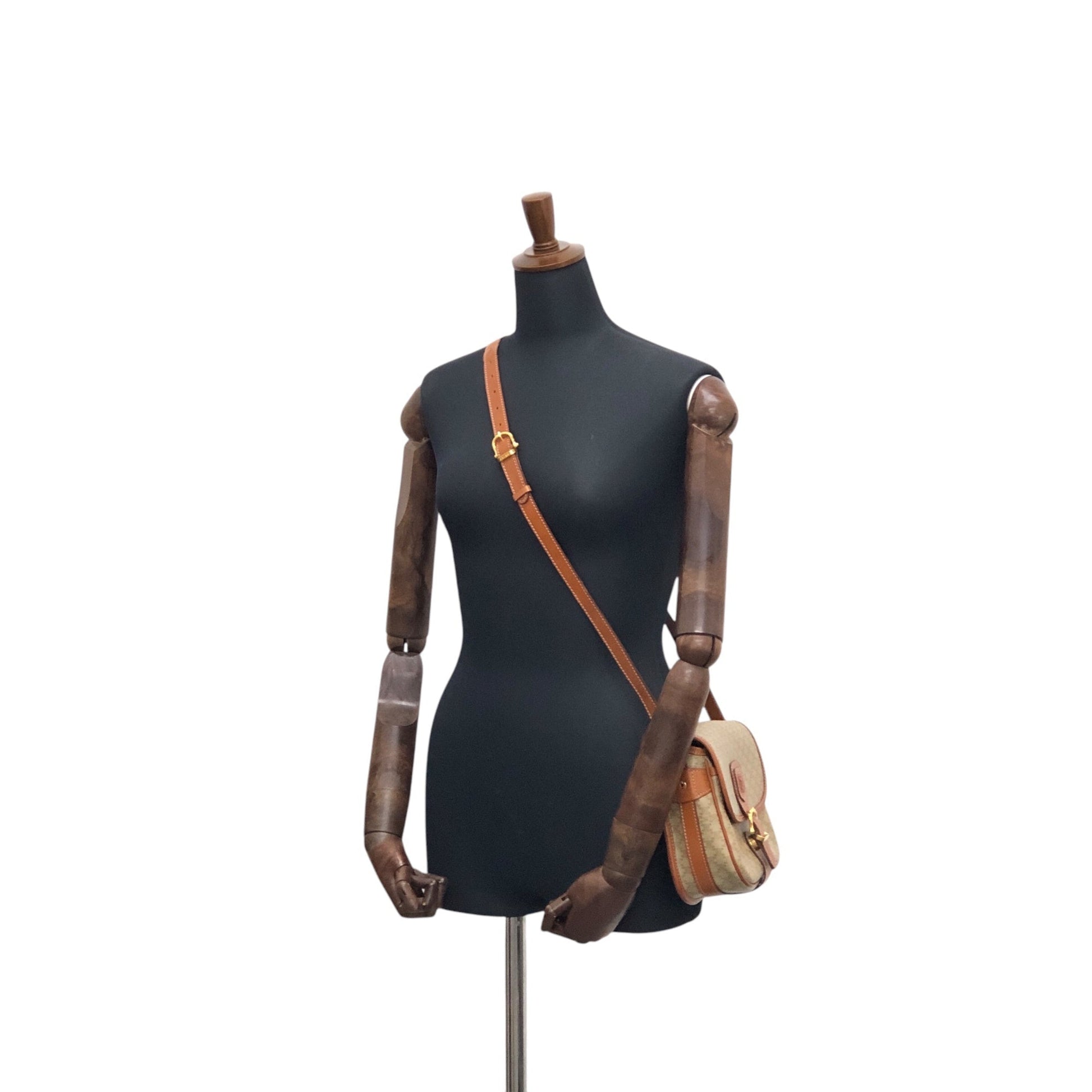 CELINE Front Buckle Shoulder bag Beige 2emg3f
