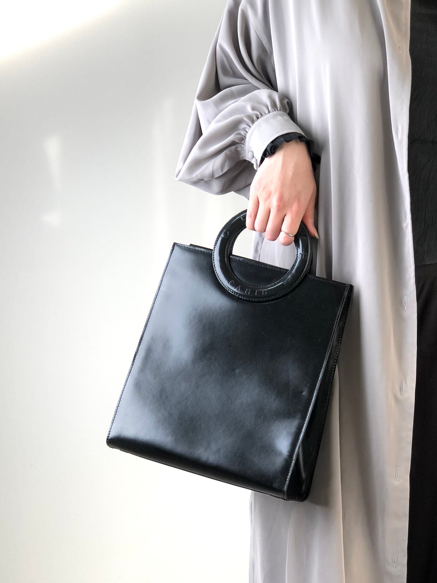 CELINE Circle Logo Handbag Black dgpp8w