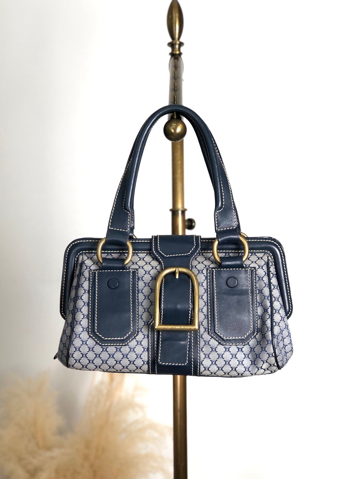 CELINE Front Buckle Handbag Navy rk6nfn