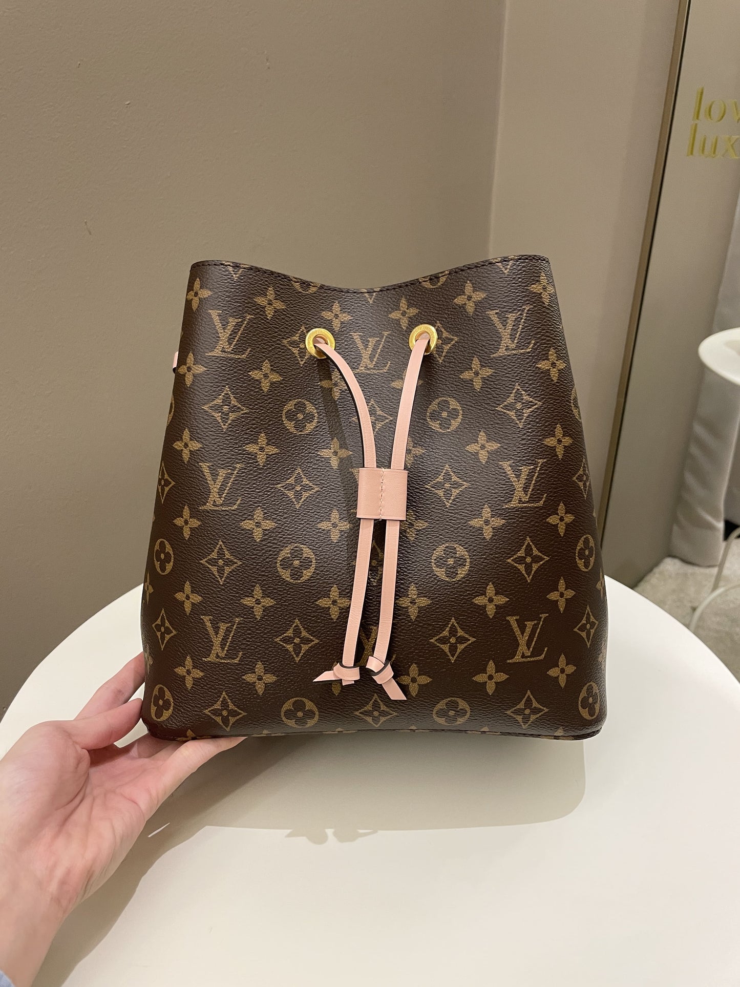 Louis Vuitton Neonoe MM Monogram Rose Poudre Handbag