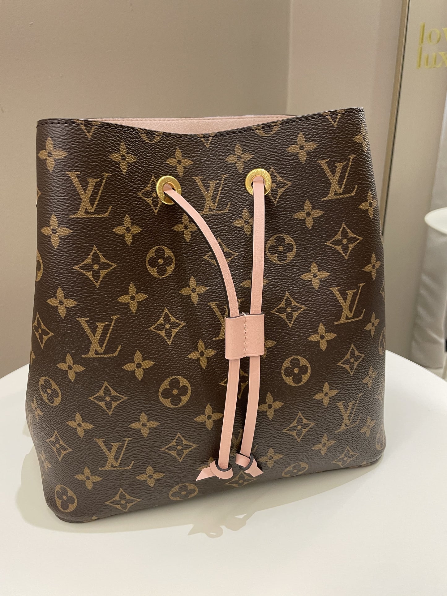 Louis Vuitton Neonoe MM Monogram Rose Poudre Handbag