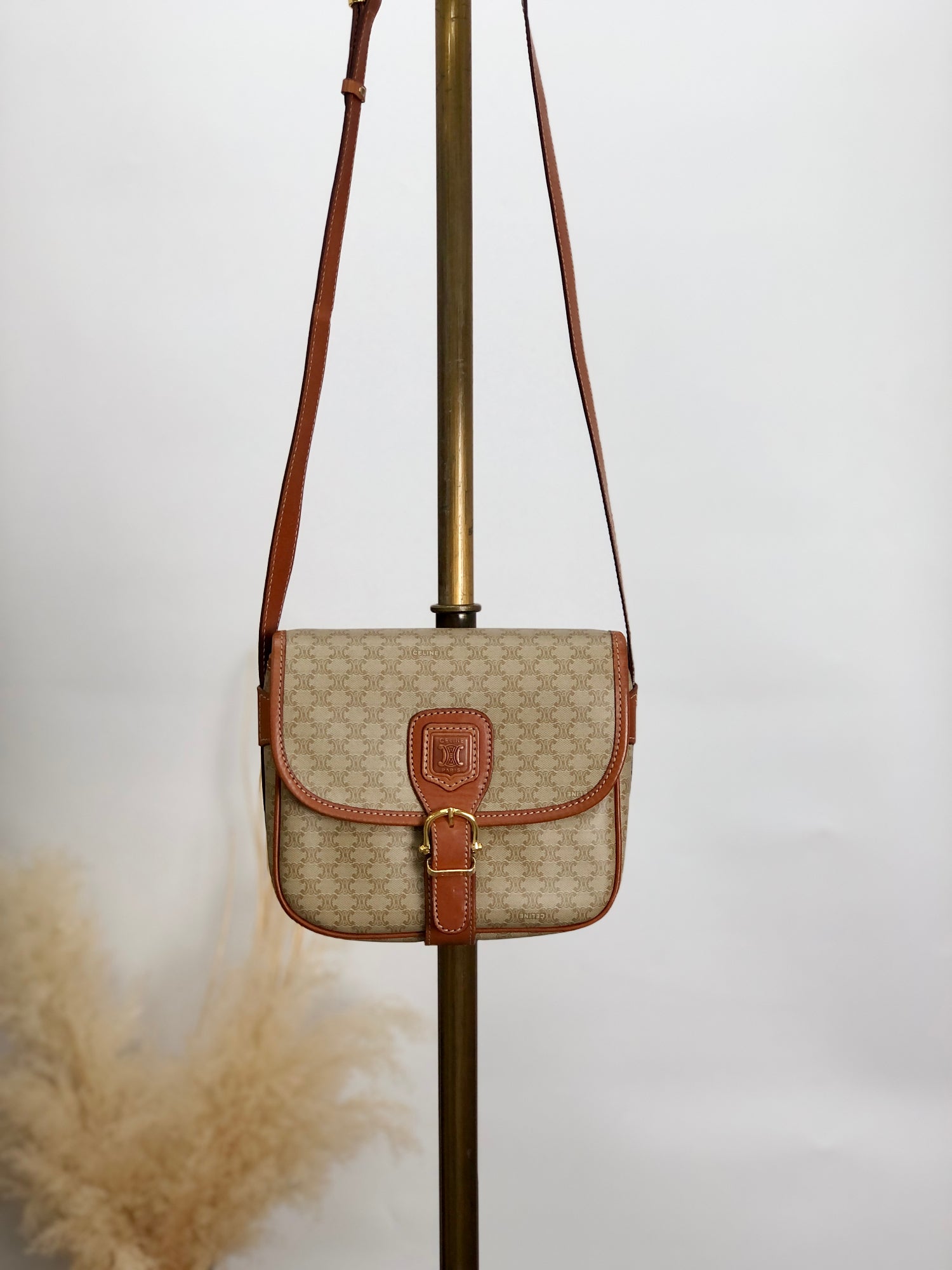 CELINE Front Buckle Shoulder bag Beige 2emg3f