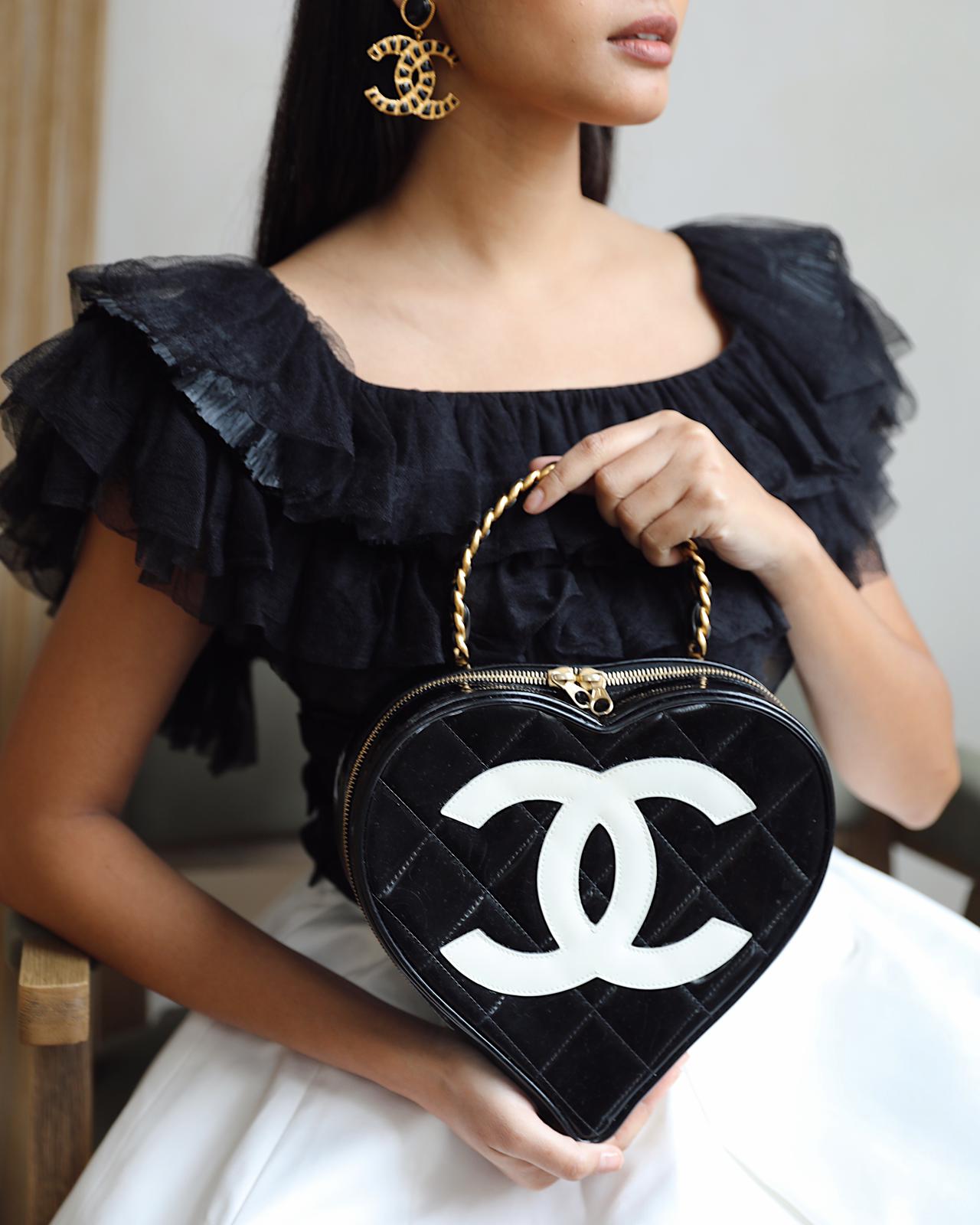 *RARE COLLECTORS ITEM* Chanel 1995 Black Heart Vanity Bag with White CC Logo and Gold Chain Handle Detail