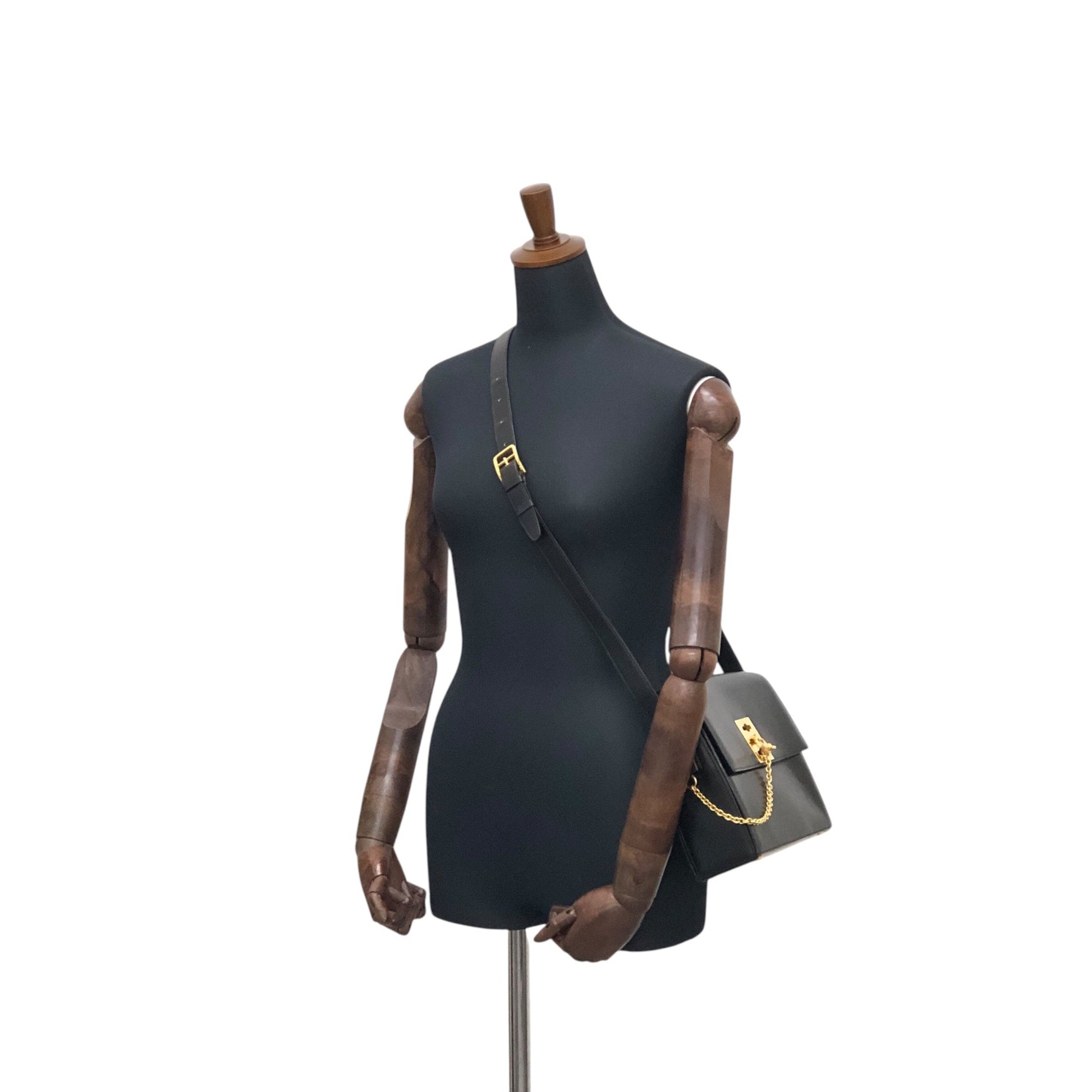 CELINE Gancini Shoulder bag Black mv6k7d
