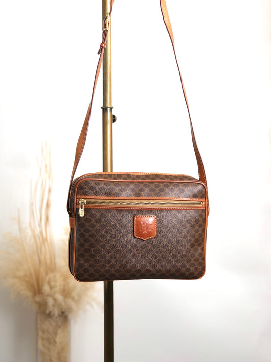 CELINE Shoulder bag Brown jbdzhb