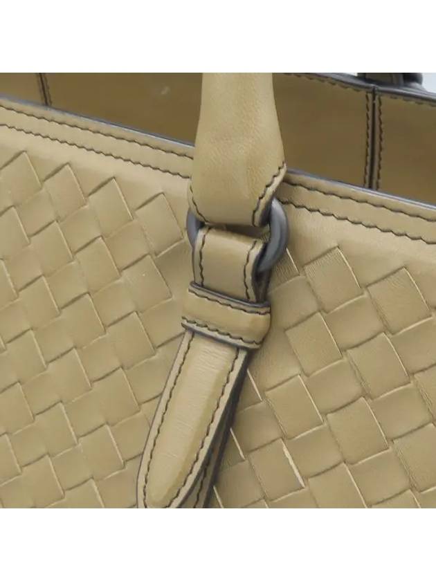 Luxury Bottega Veneta beige tote bag